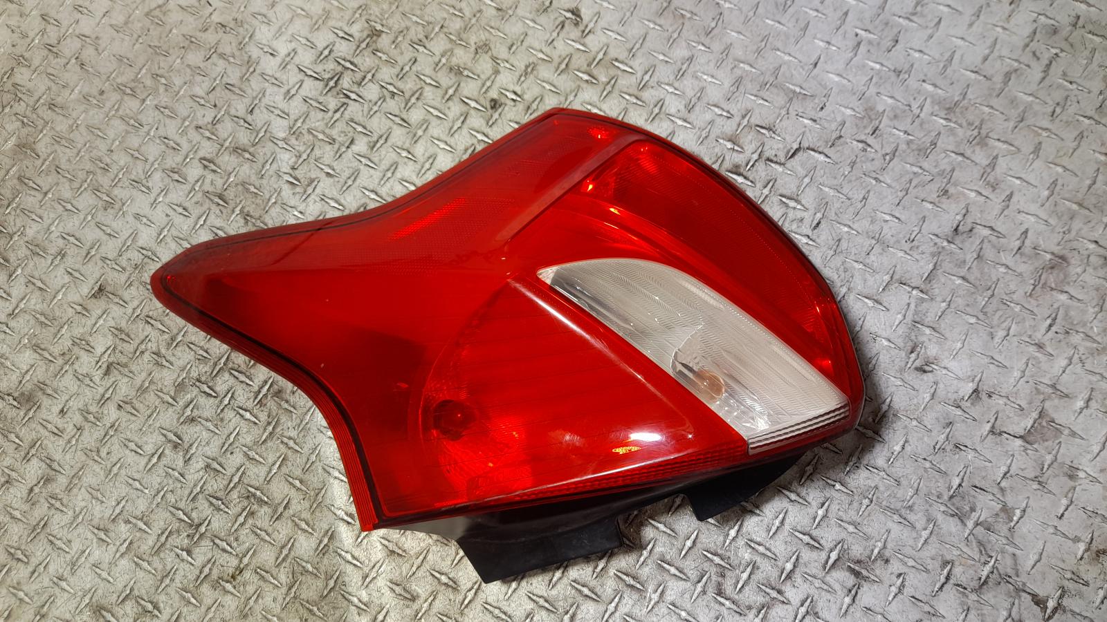 View Auto part Right Taillight Ford Focus 2013