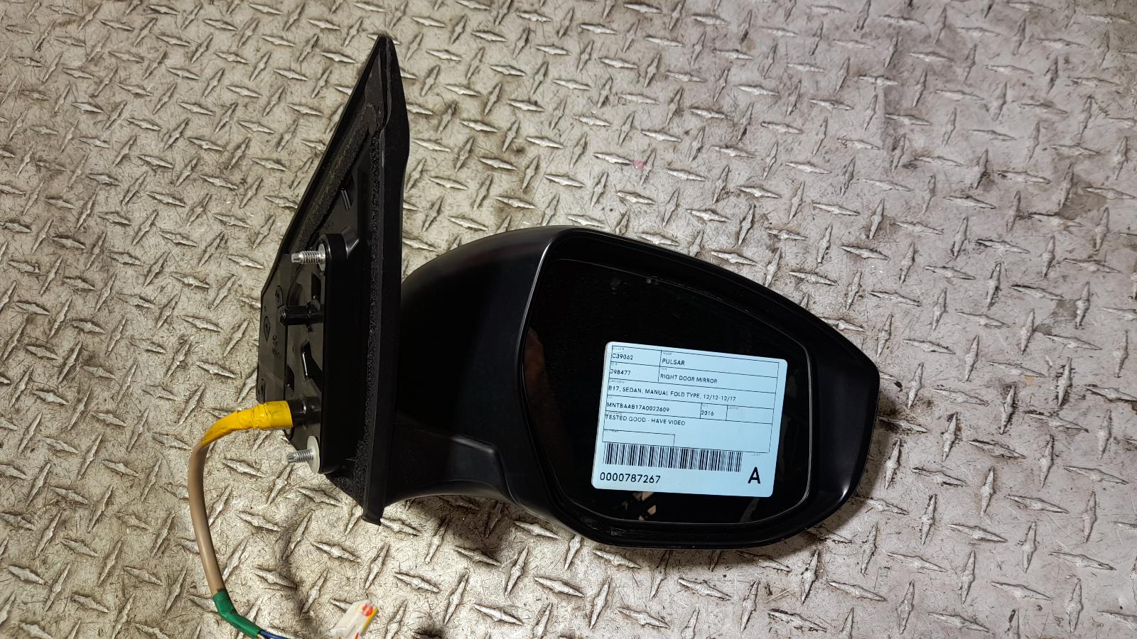 View Auto part Right Door Mirror Nissan Pulsar 2016