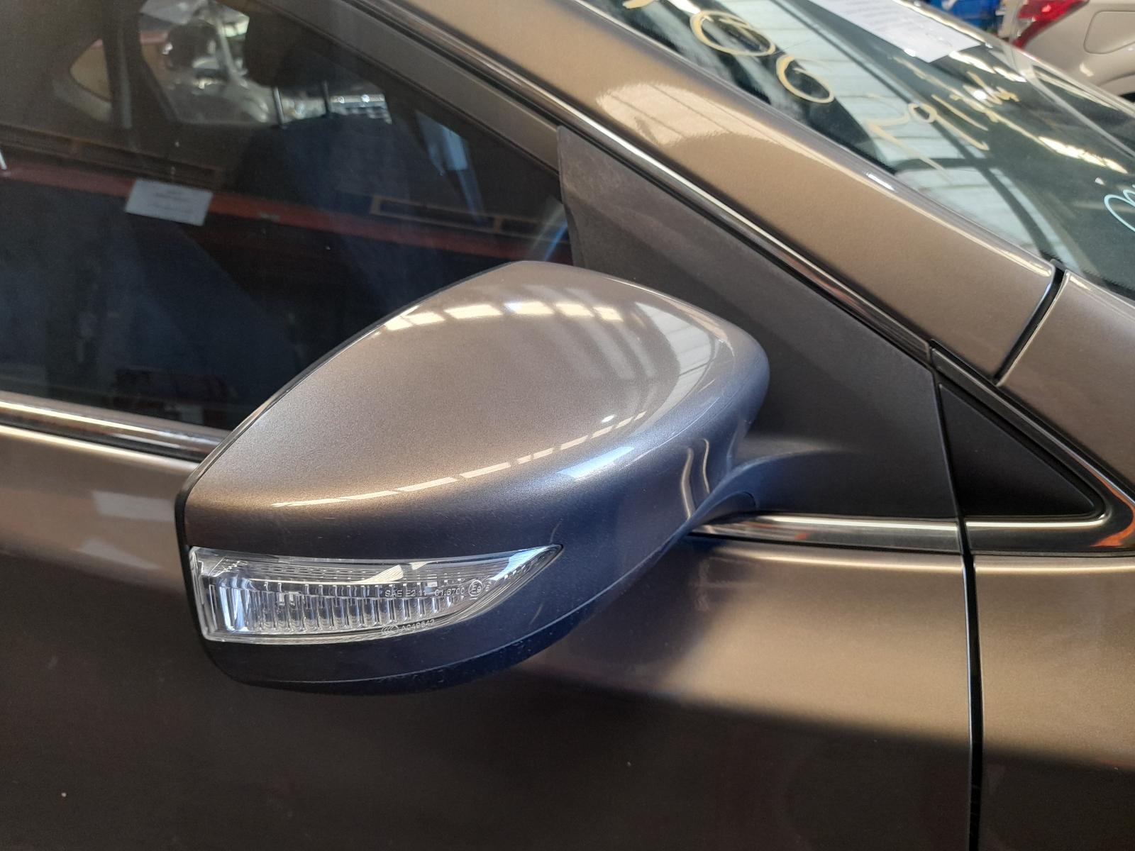 View Auto part Right Door Mirror Nissan Pulsar 2016