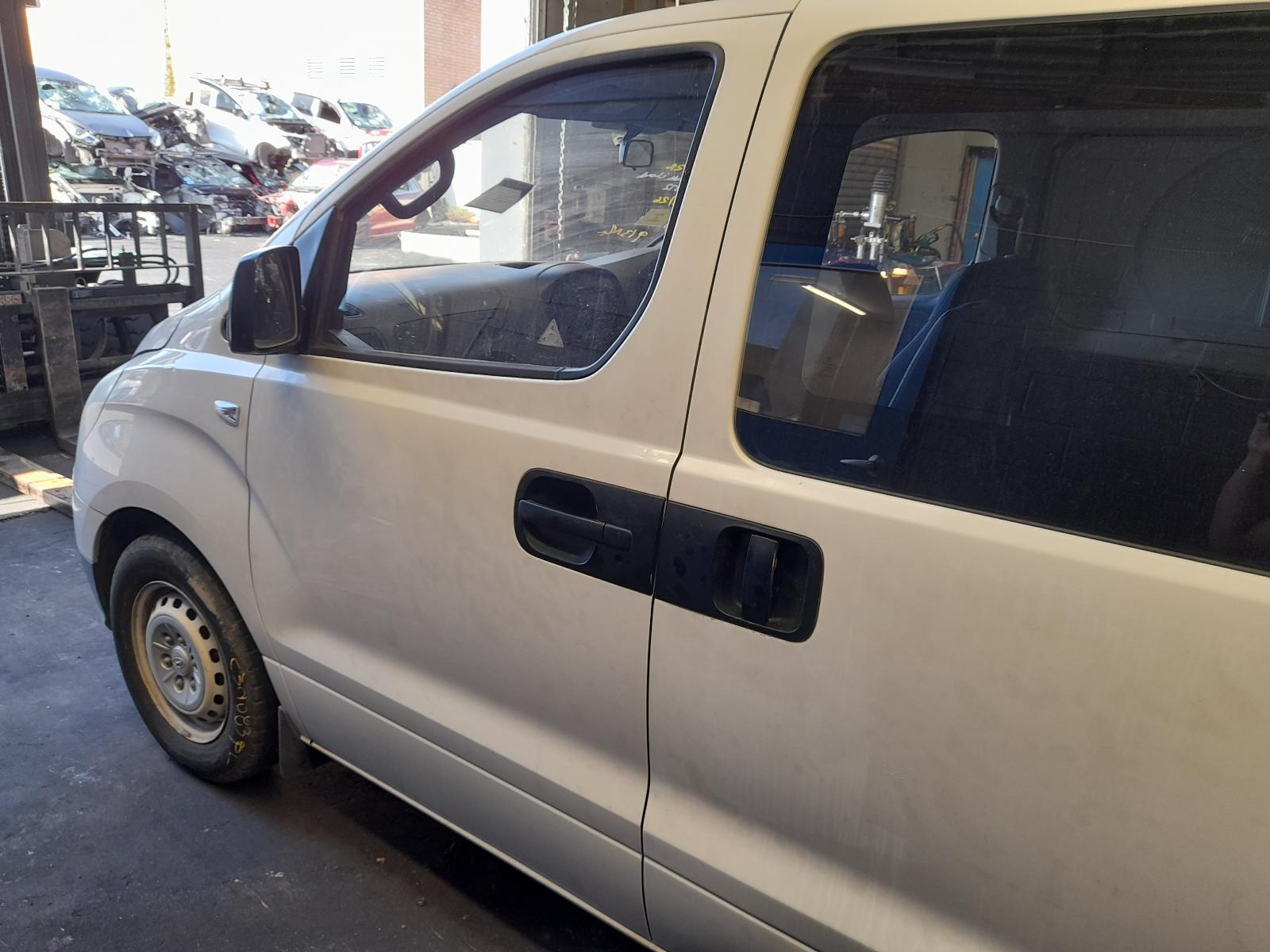 View Auto part Left Front Door Hyundai Iload/imax 2011