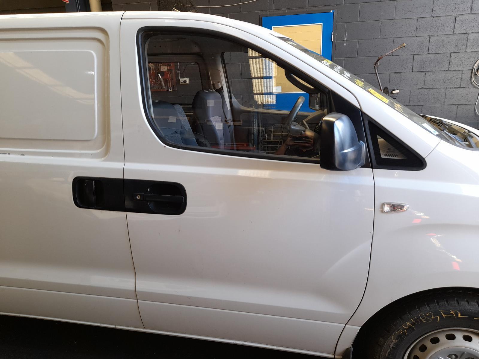 View Auto part Right Front Door Hyundai Iload/imax 2011