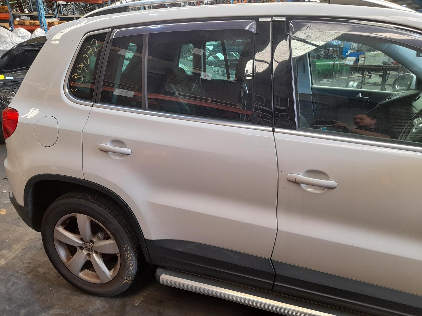 View Auto part Right Rear Door Sliding Volkswagen Tiguan 2010