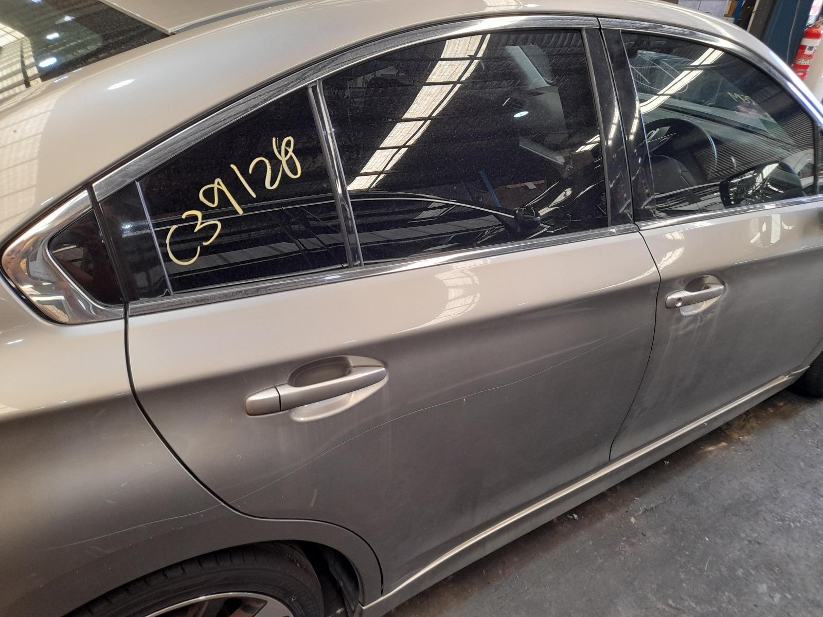 View Auto part Right Rear Door Window Subaru Liberty 2015