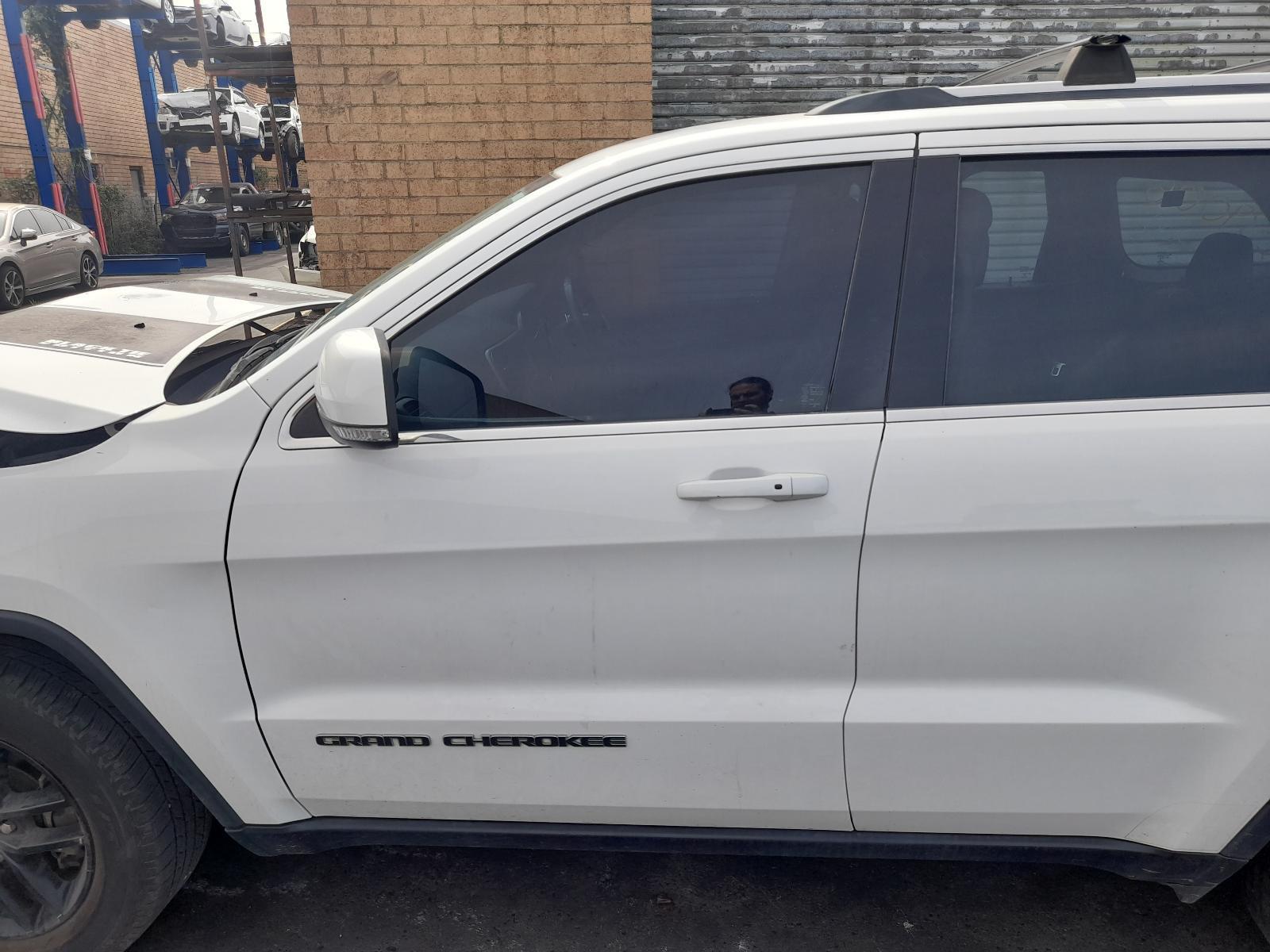 View Auto part Left Front Door Jeep Grandcherokee 2018