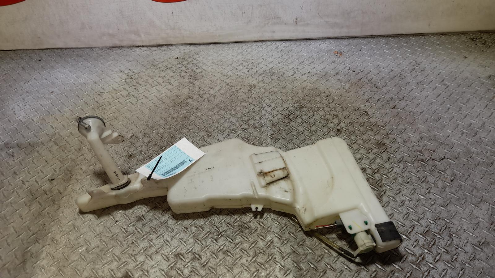 View Auto part Washer Bottle Nissan Navara 2017