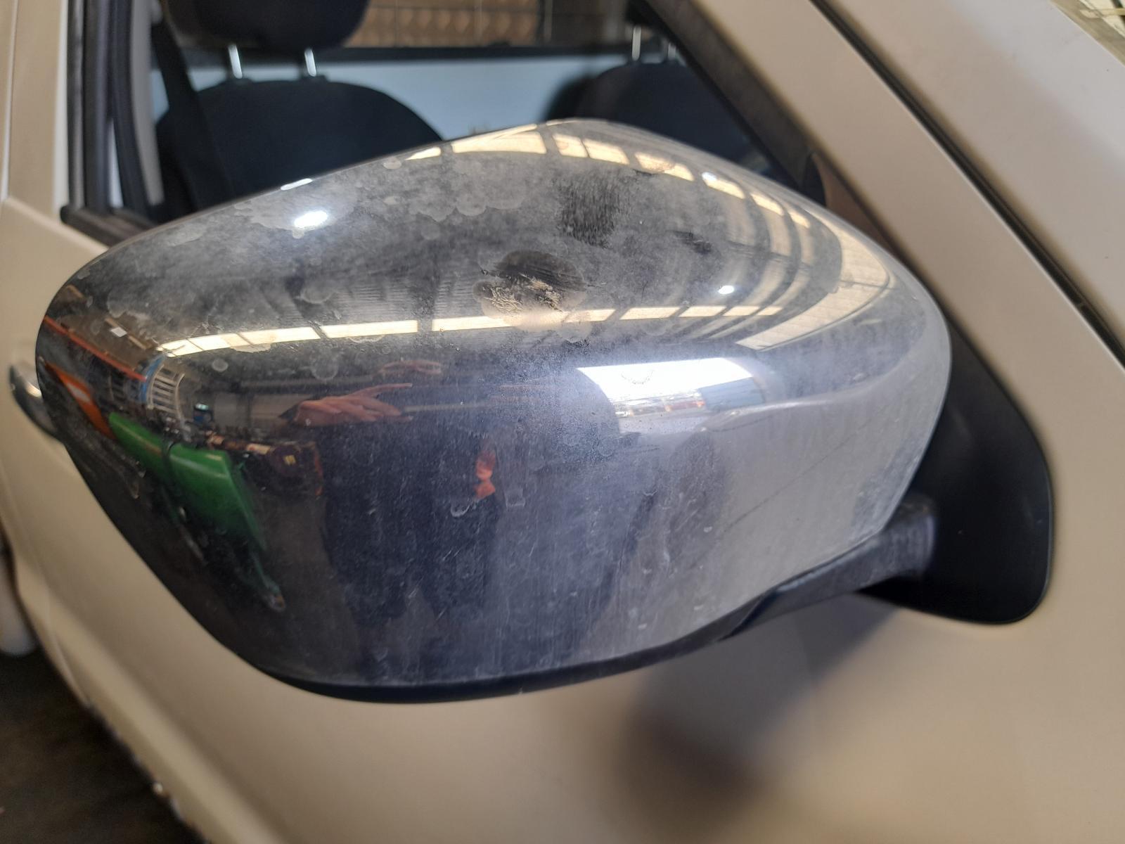 View Auto part Right Door Mirror Nissan Navara 2017