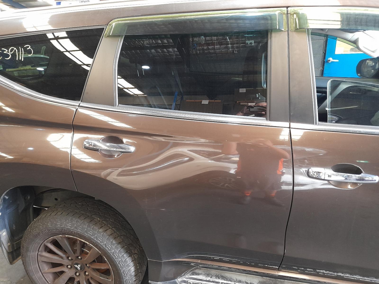 View Auto part Right Rear Wnd Reg/Motor Mitsubishi Pajero 2016