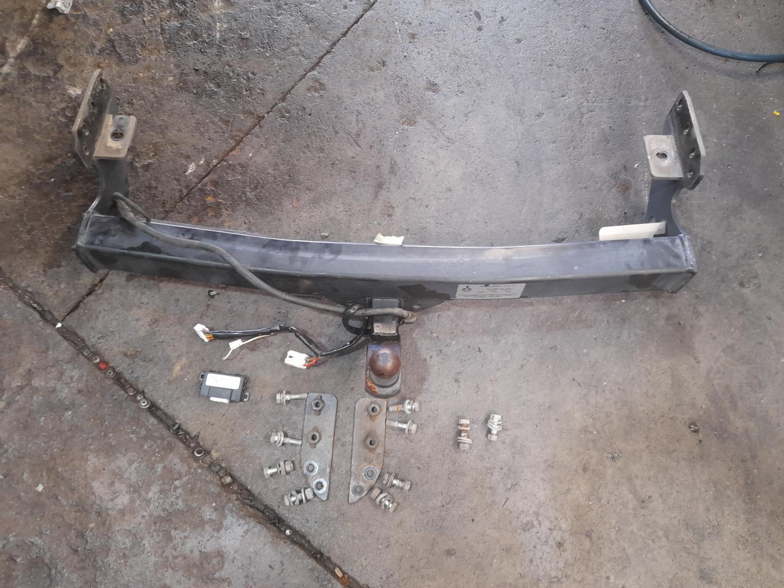 View Auto part Towbar Mitsubishi Pajero 2016