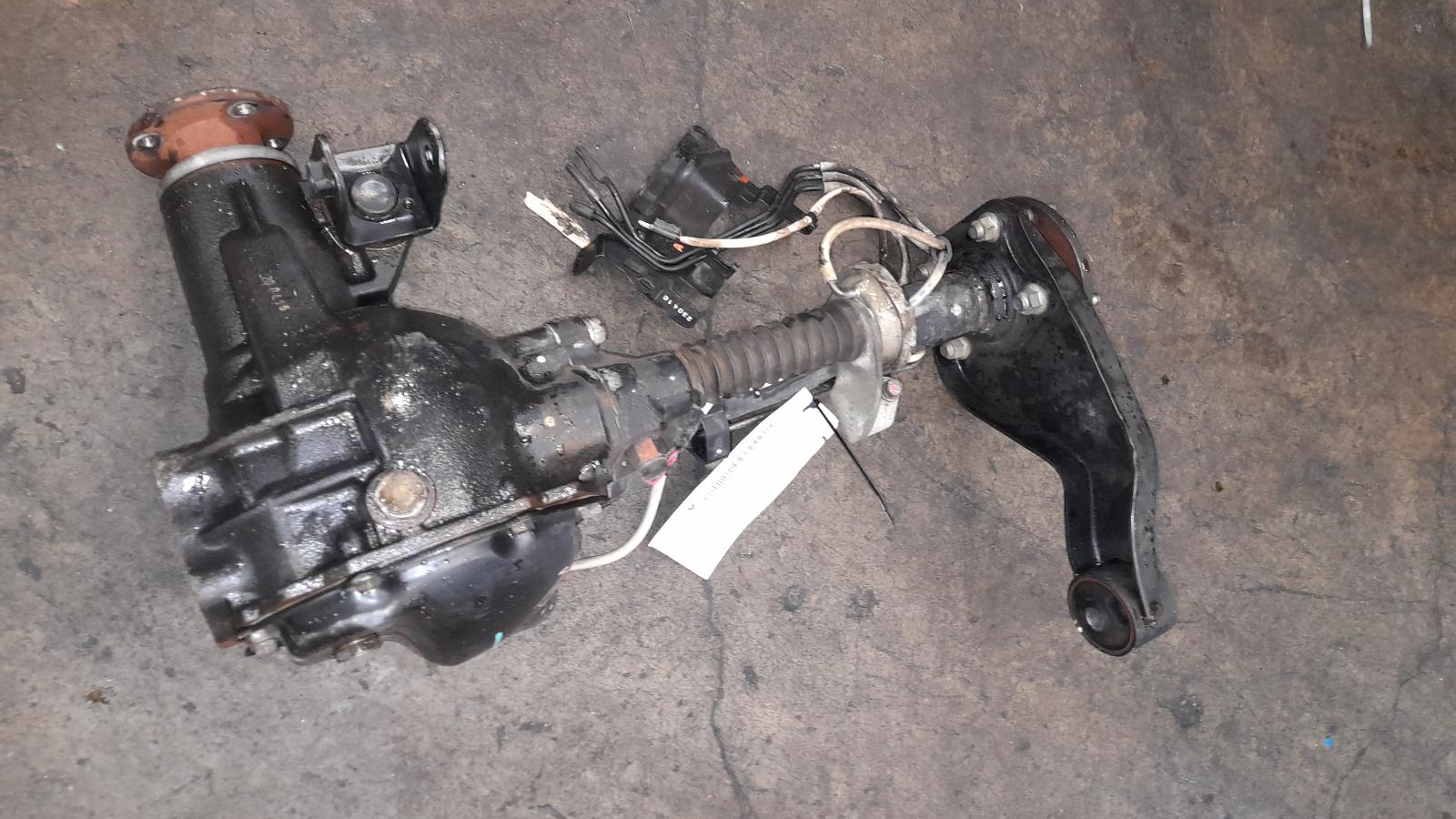 View Auto part Differential Centre Mitsubishi Pajero 2016