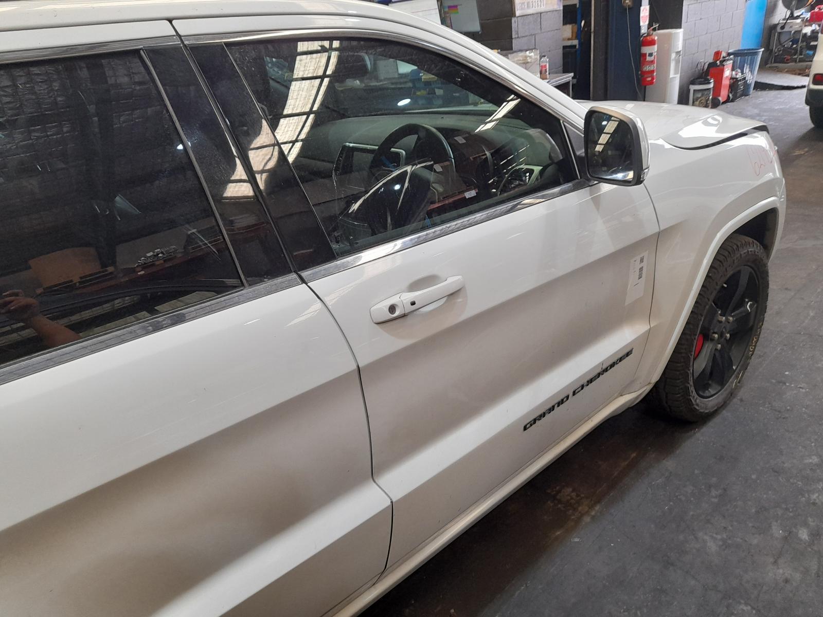 View Auto part Right Front Door Window Jeep Grandcherokee 2015