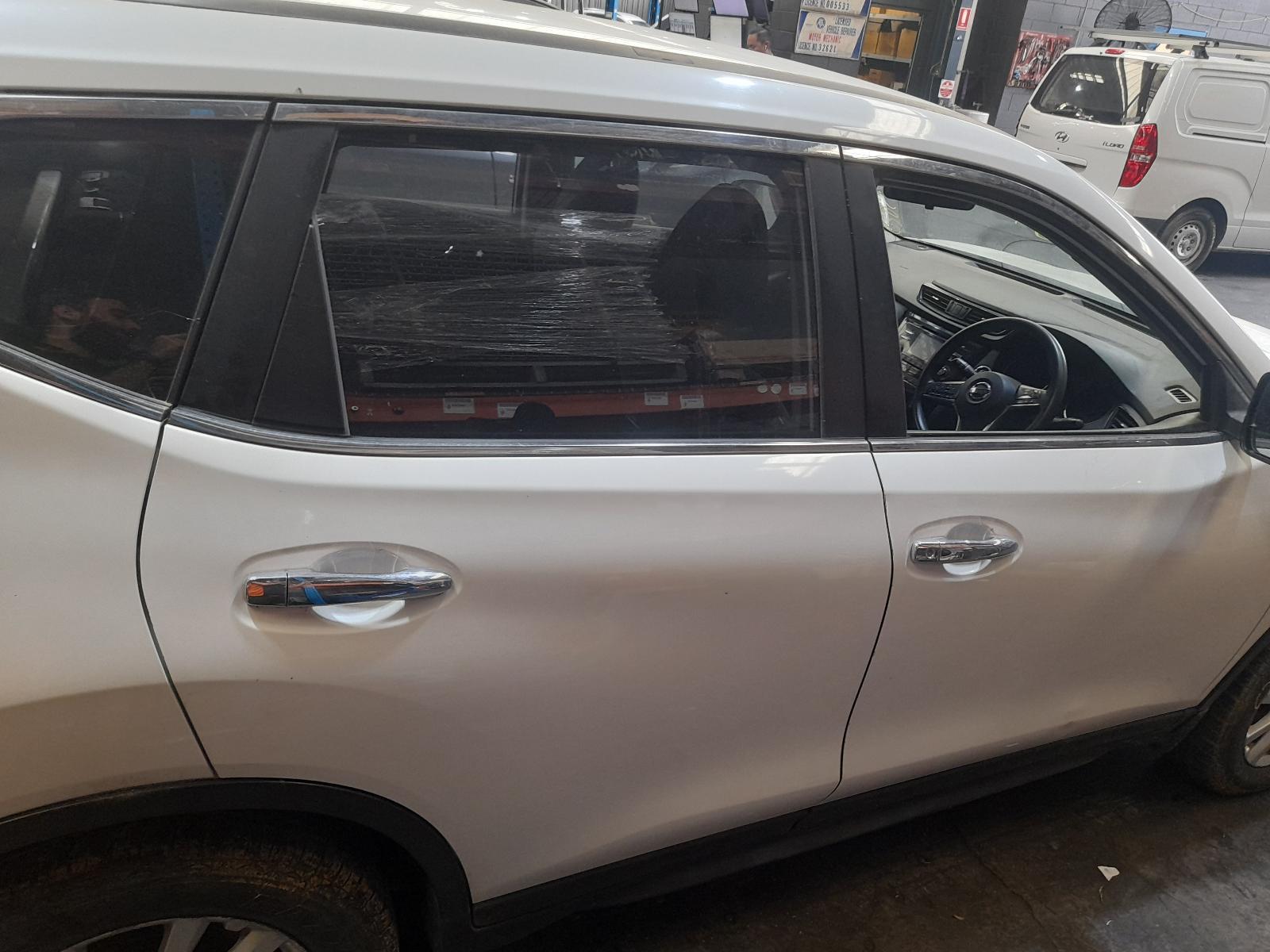 View Auto part Right Rear Door Sliding Nissan Xtrail 2017