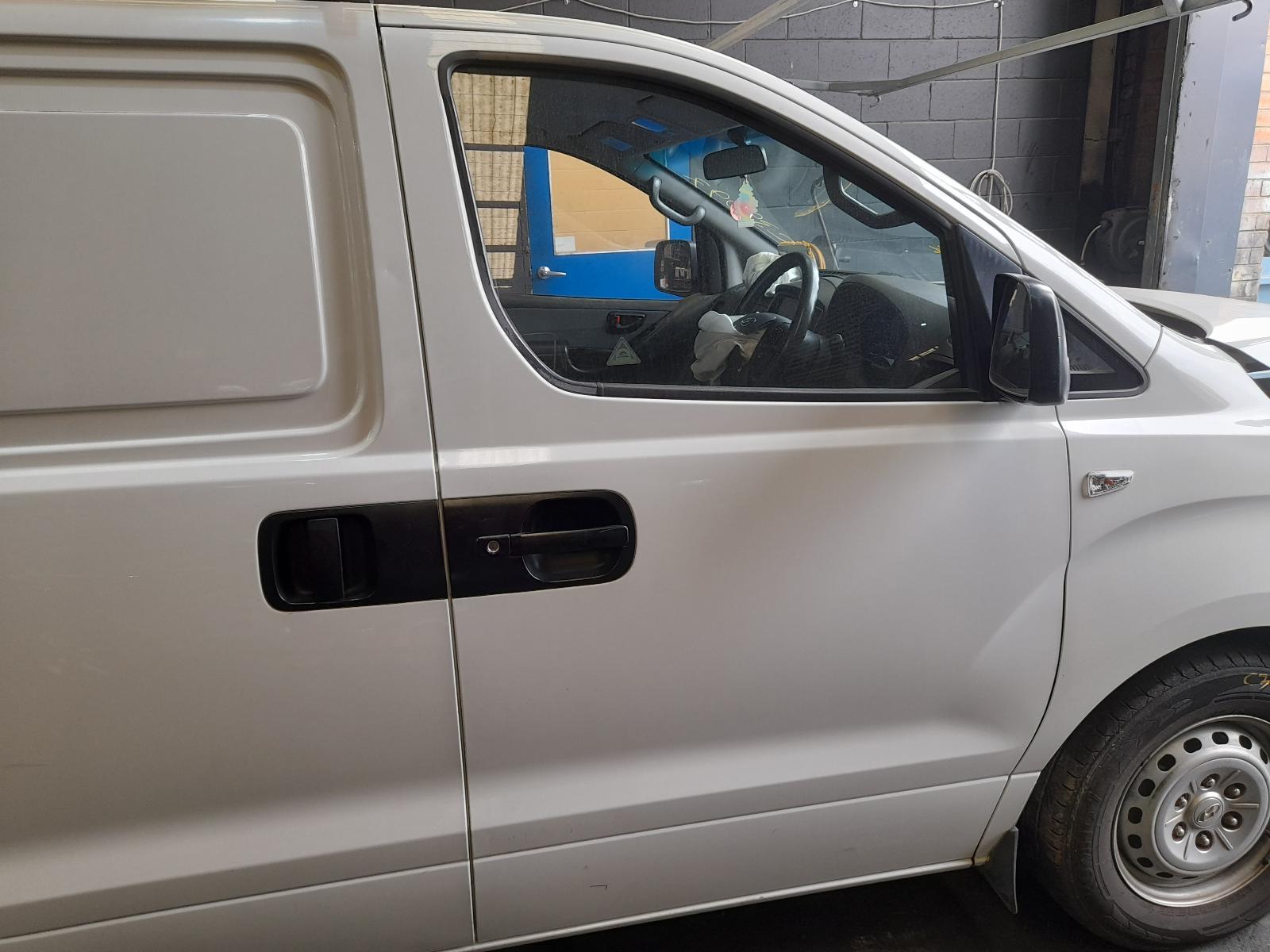 View Auto part Right Front Door Window Hyundai Iload/imax 2018