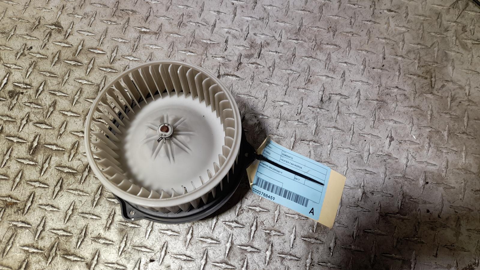 View Auto part Heater Fan Motor Kia Sorento 2017