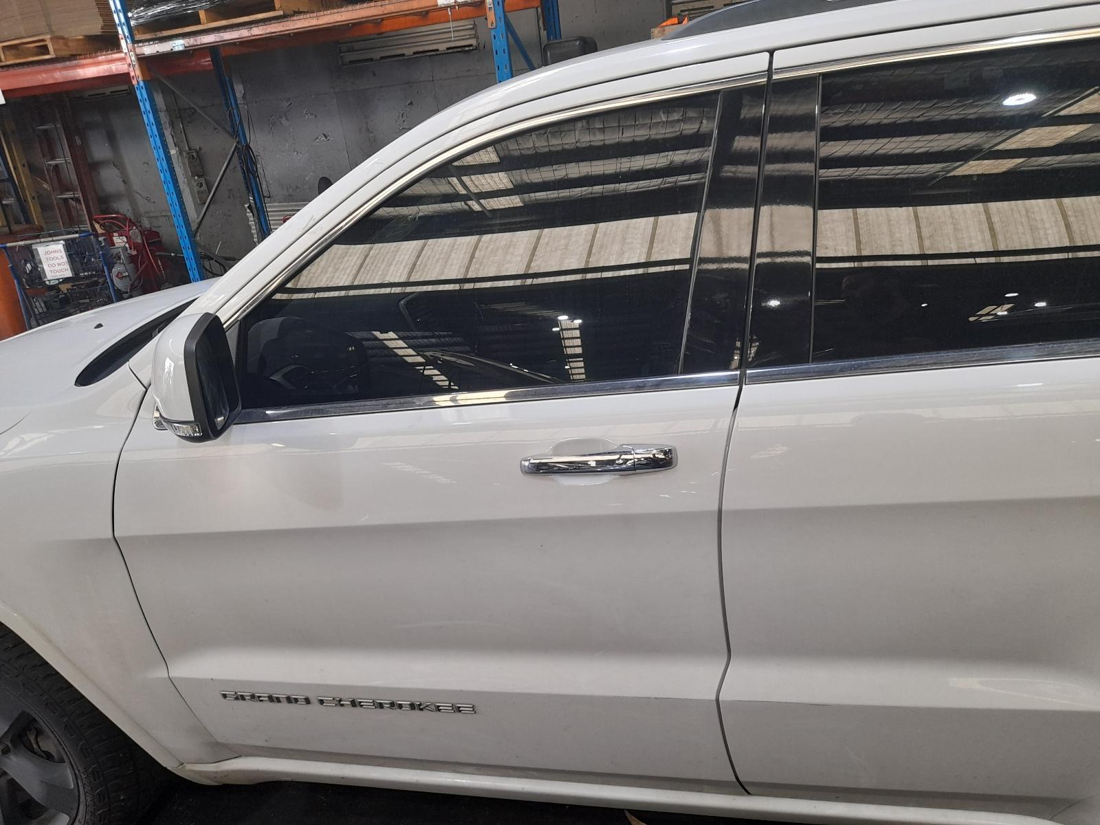 View Auto part Left Front Door Jeep Grandcherokee 2014