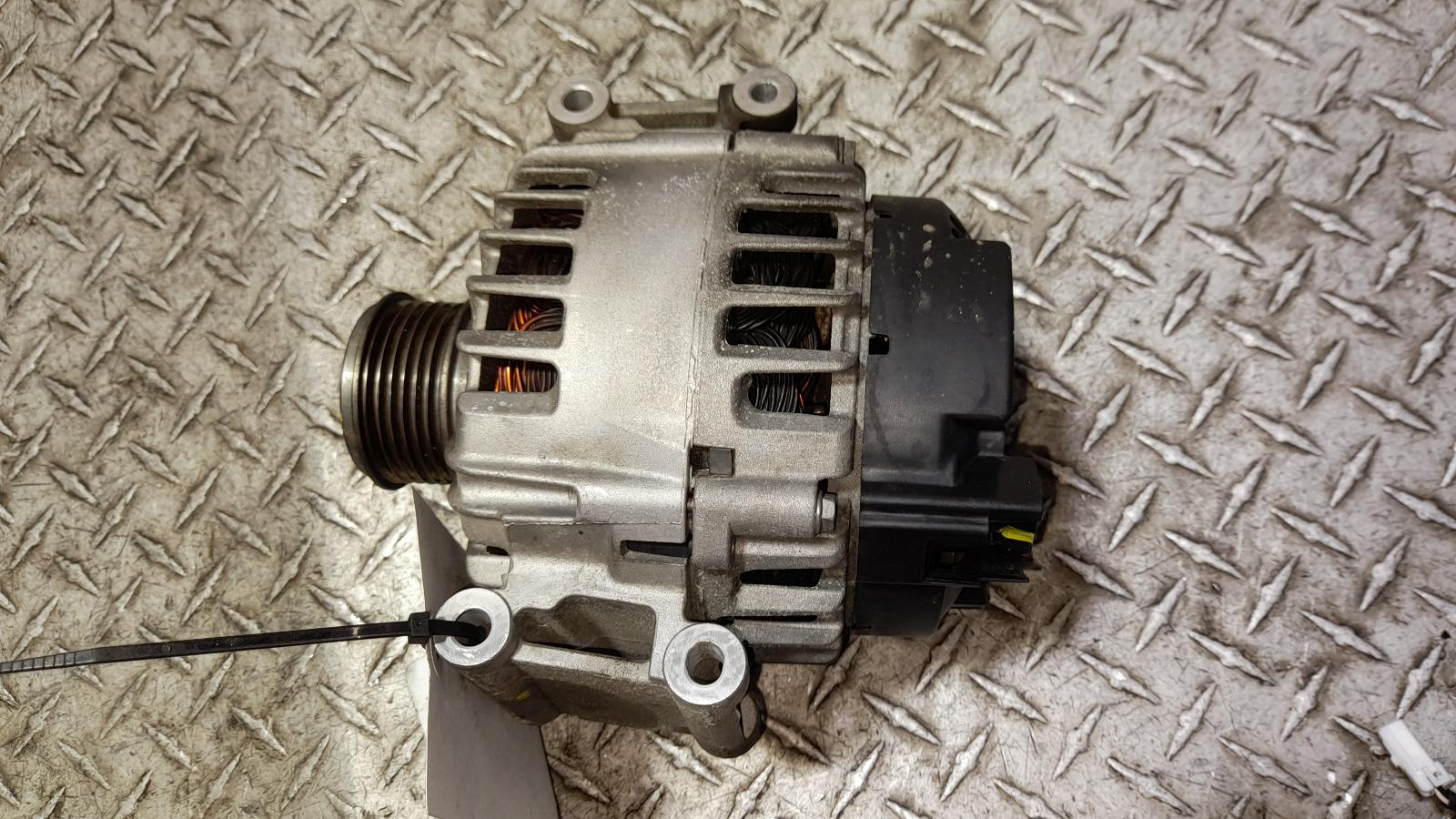 View Auto part Alternator Volkswagen Tiguan 2018