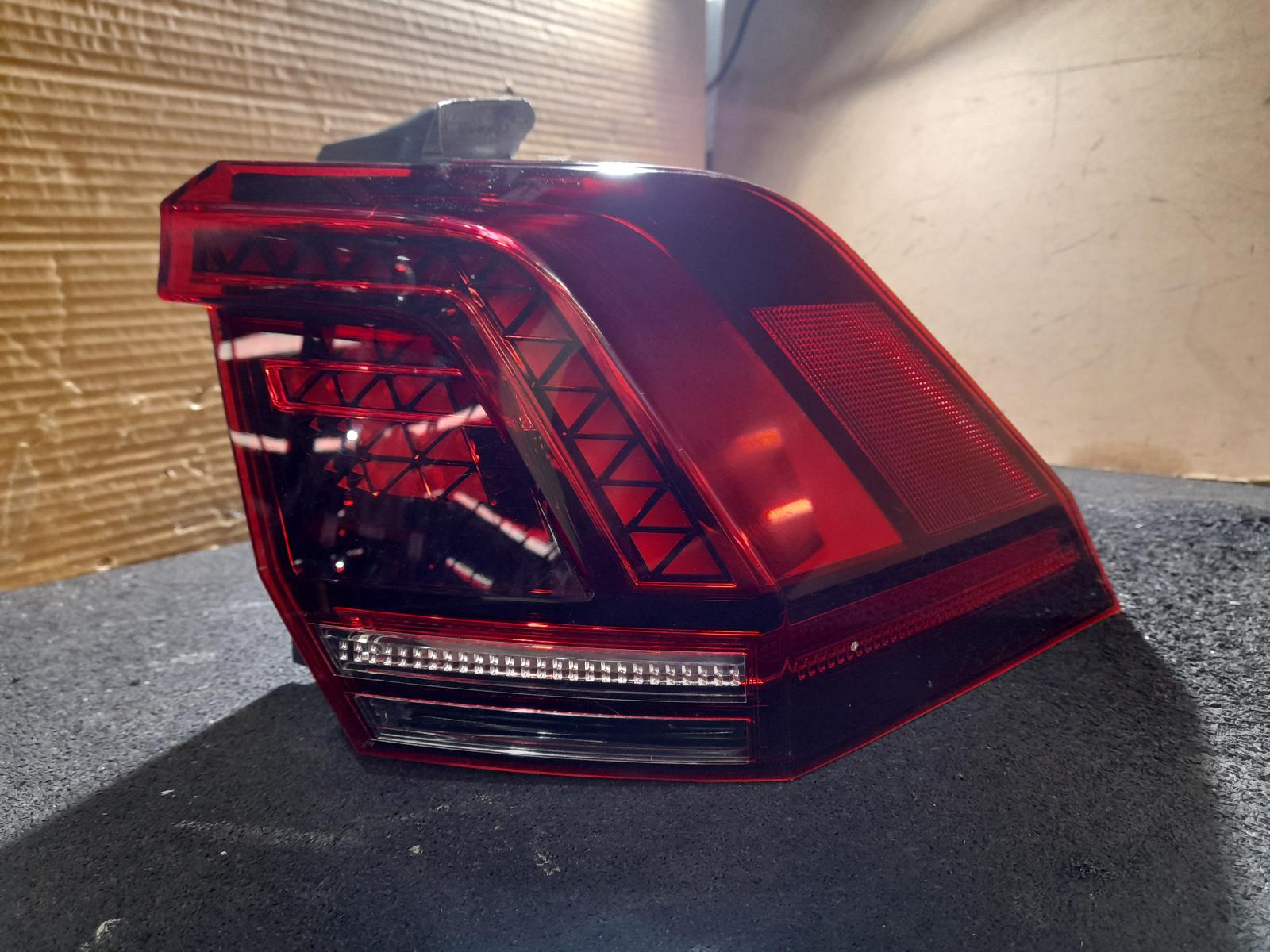 View Auto part Right Taillight Volkswagen Tiguan 2018