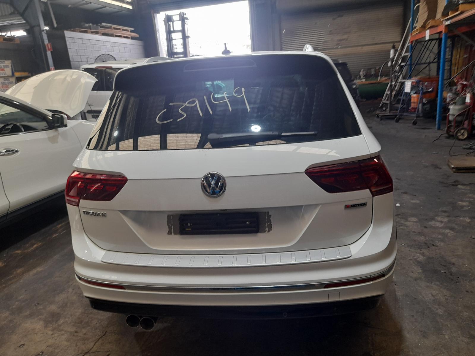 View Auto part Rear/Tailgate Glass Volkswagen Tiguan 2018