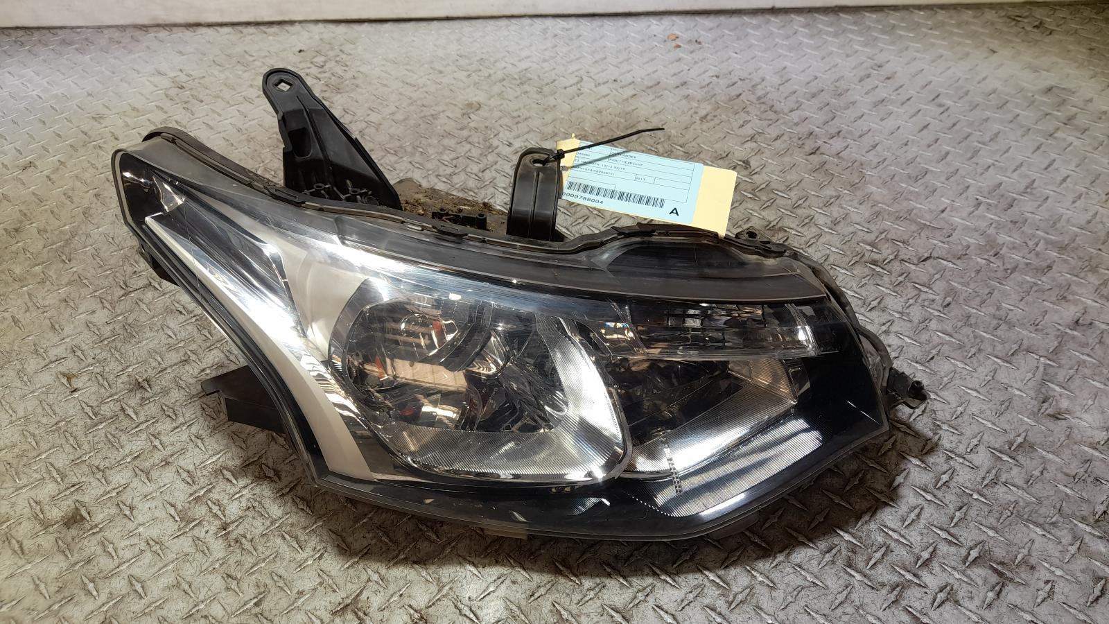 View Auto part Right Headlamp Mitsubishi Outlander 2013