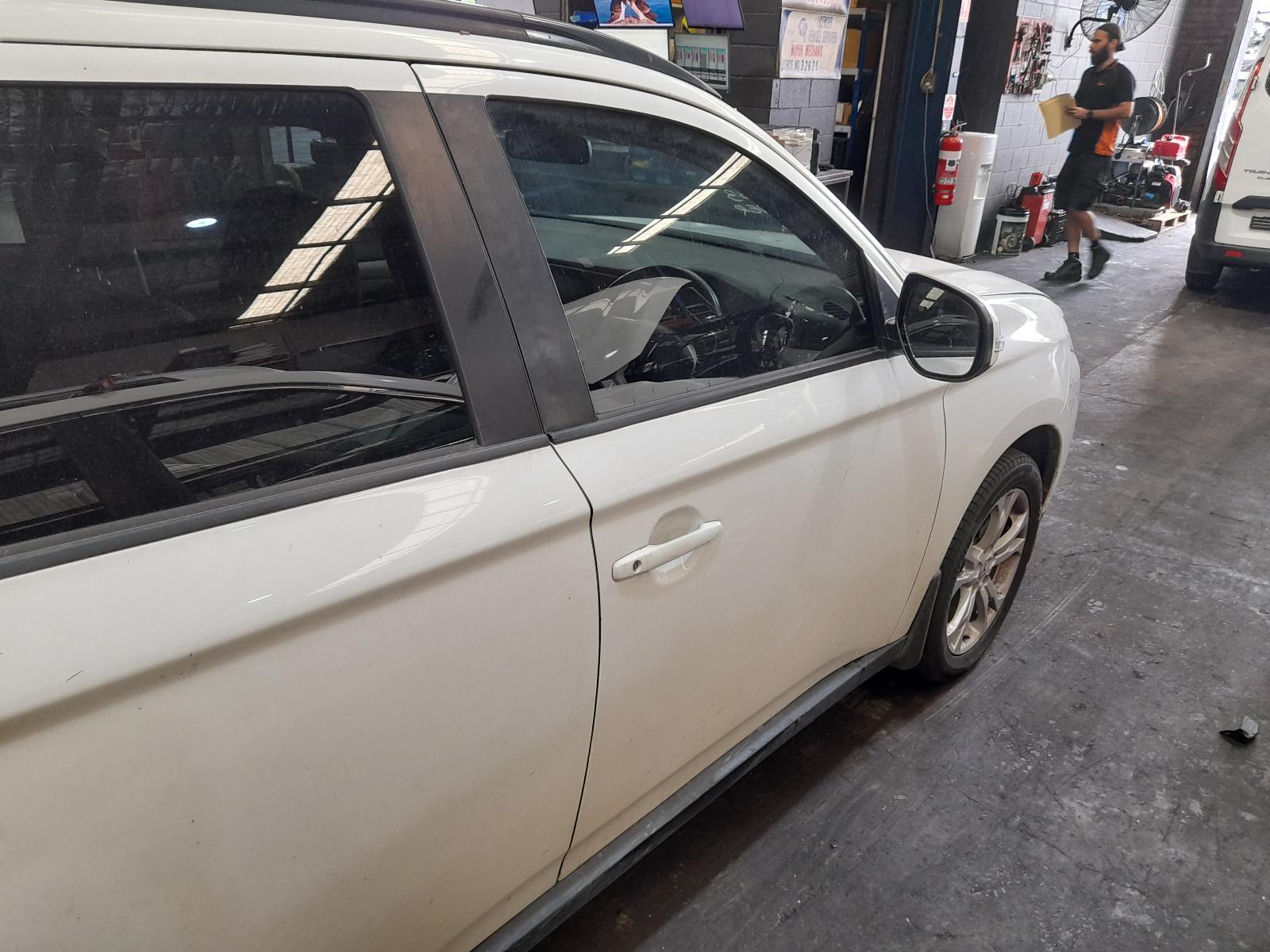 View Auto part Right Front Window Reg/Motor Mitsubishi Outlander 2013