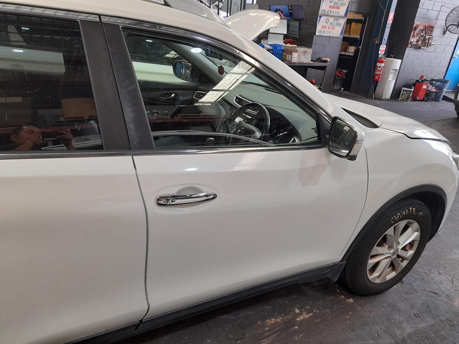 View Auto part Right Front Door Nissan Xtrail 2016