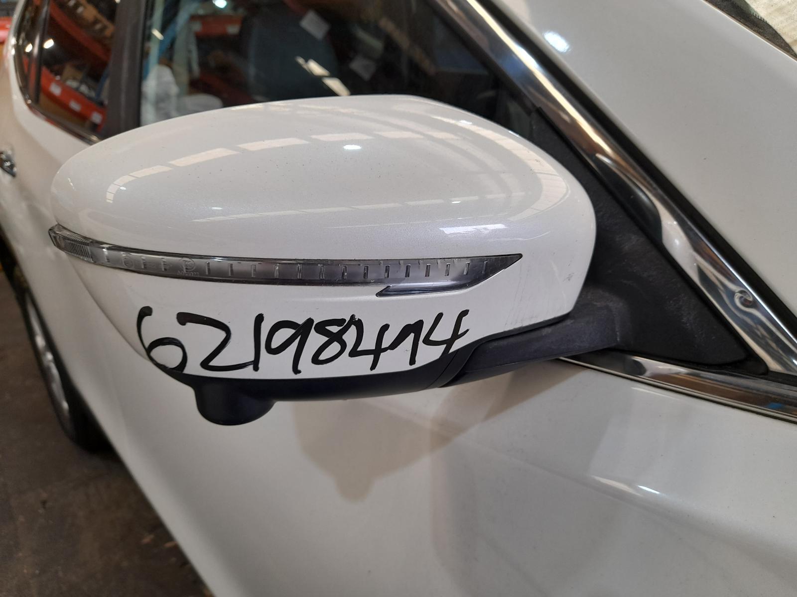 View Auto part Right Door Mirror Nissan Xtrail 2016