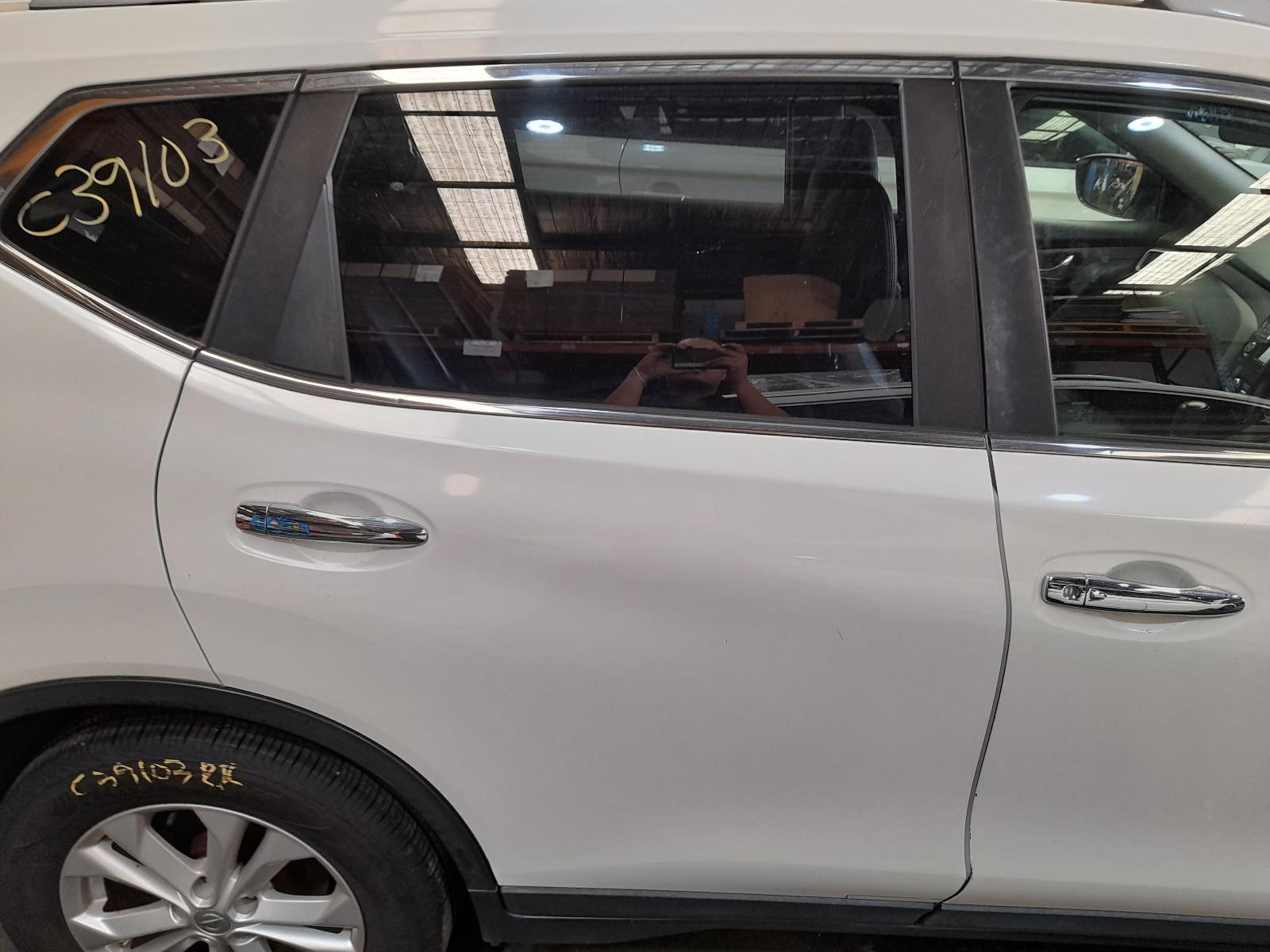 View Auto part Right Rear Door Sliding Nissan Xtrail 2016