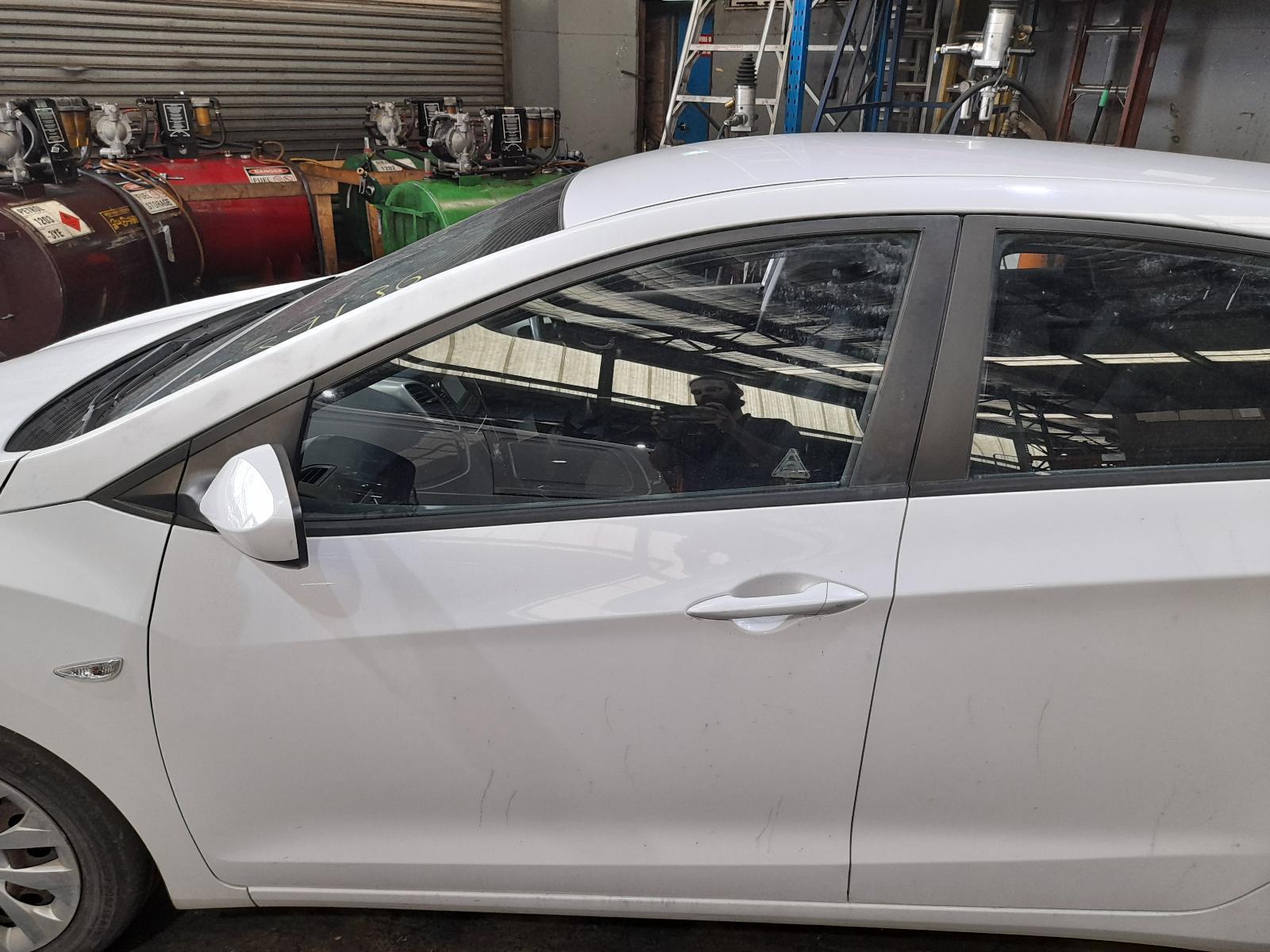 View Auto part Left Front Door Window Hyundai I30 2015