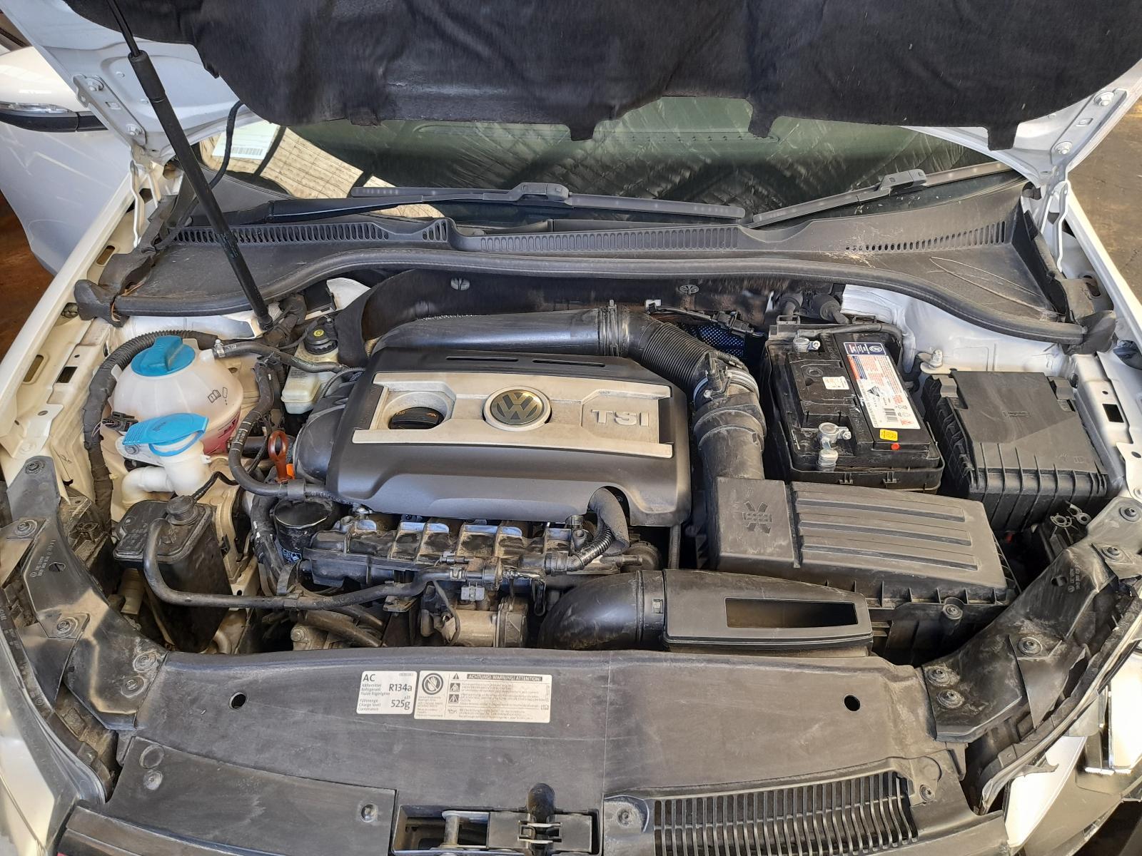 View Auto part Engine Volkswagen Golf 2011