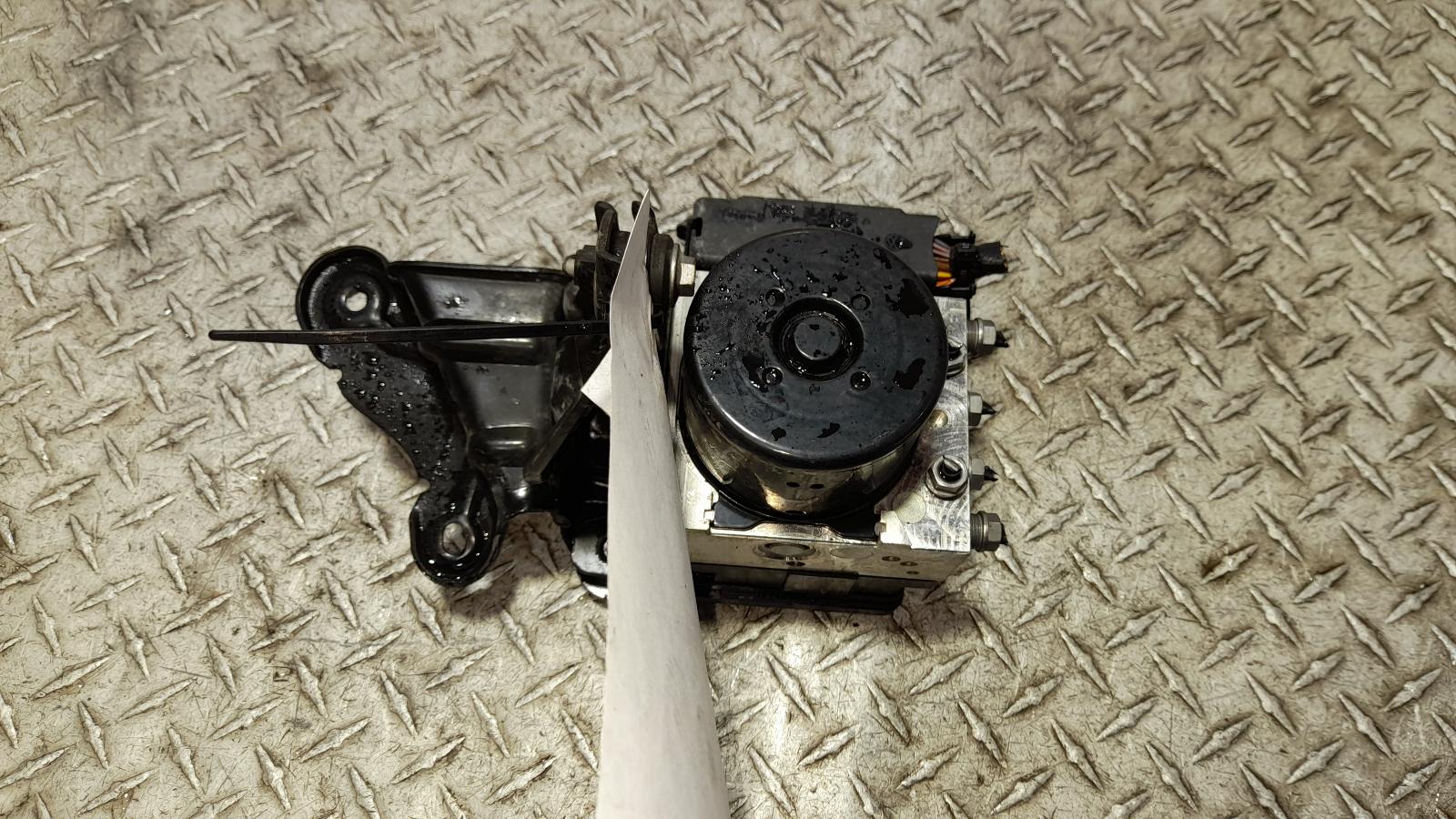 View Auto part Abs Pump/Modulator Volkswagen Golf 2011