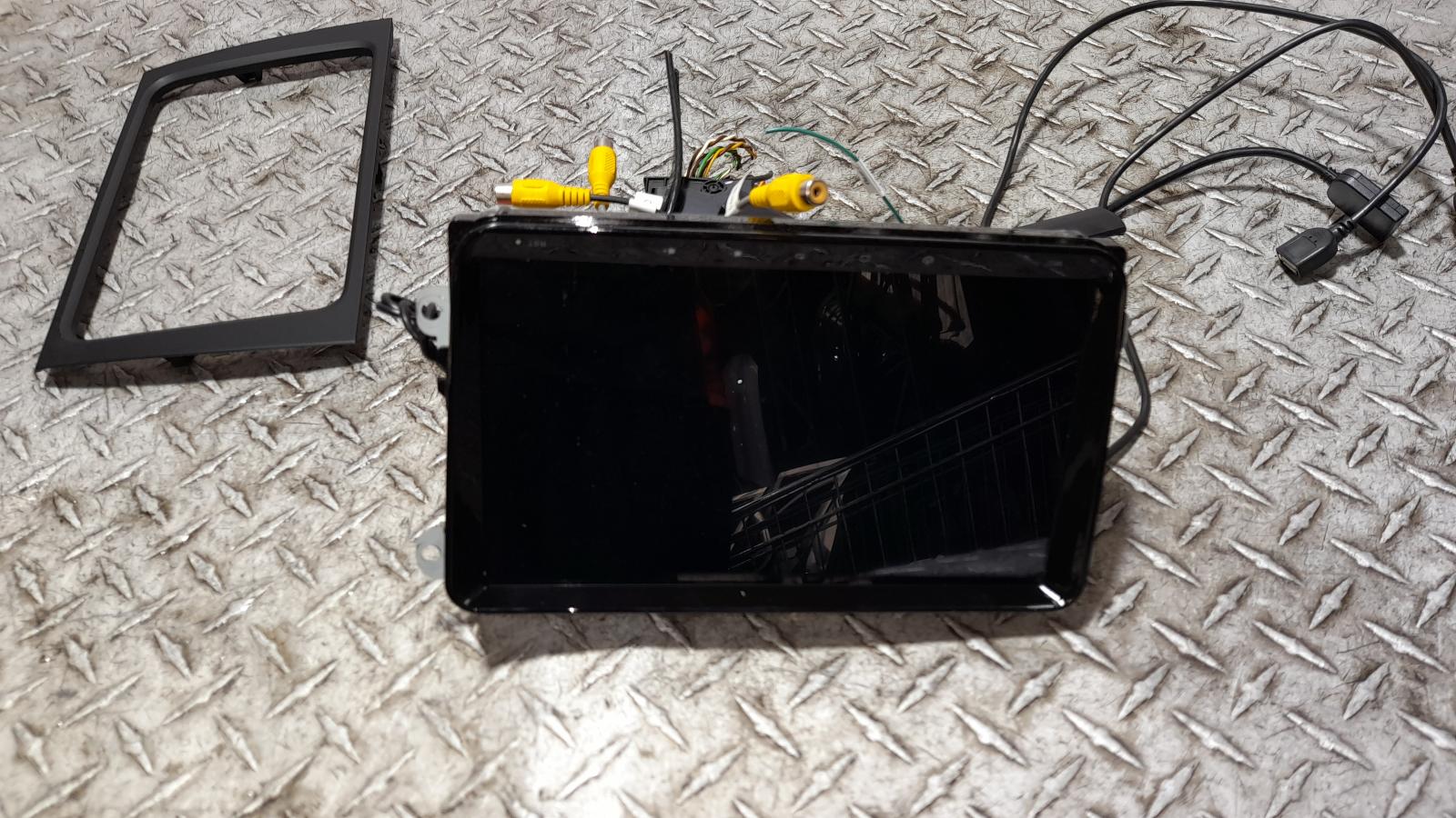 View Auto part Radio/Cd/Dvd/Sat/Tv Volkswagen Golf 2011