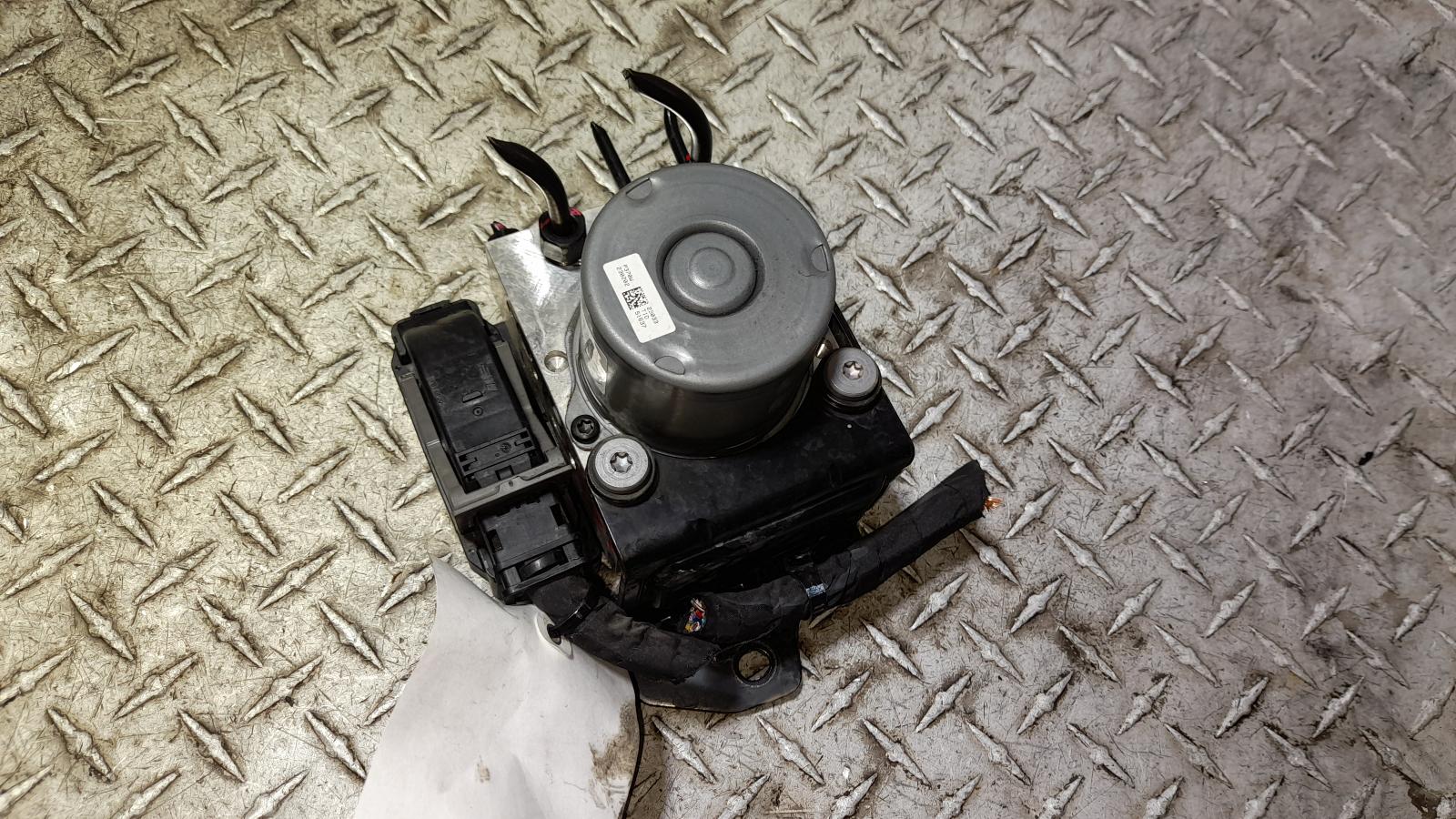 View Auto part Abs Pump/Modulator Hyundai Staria 2023