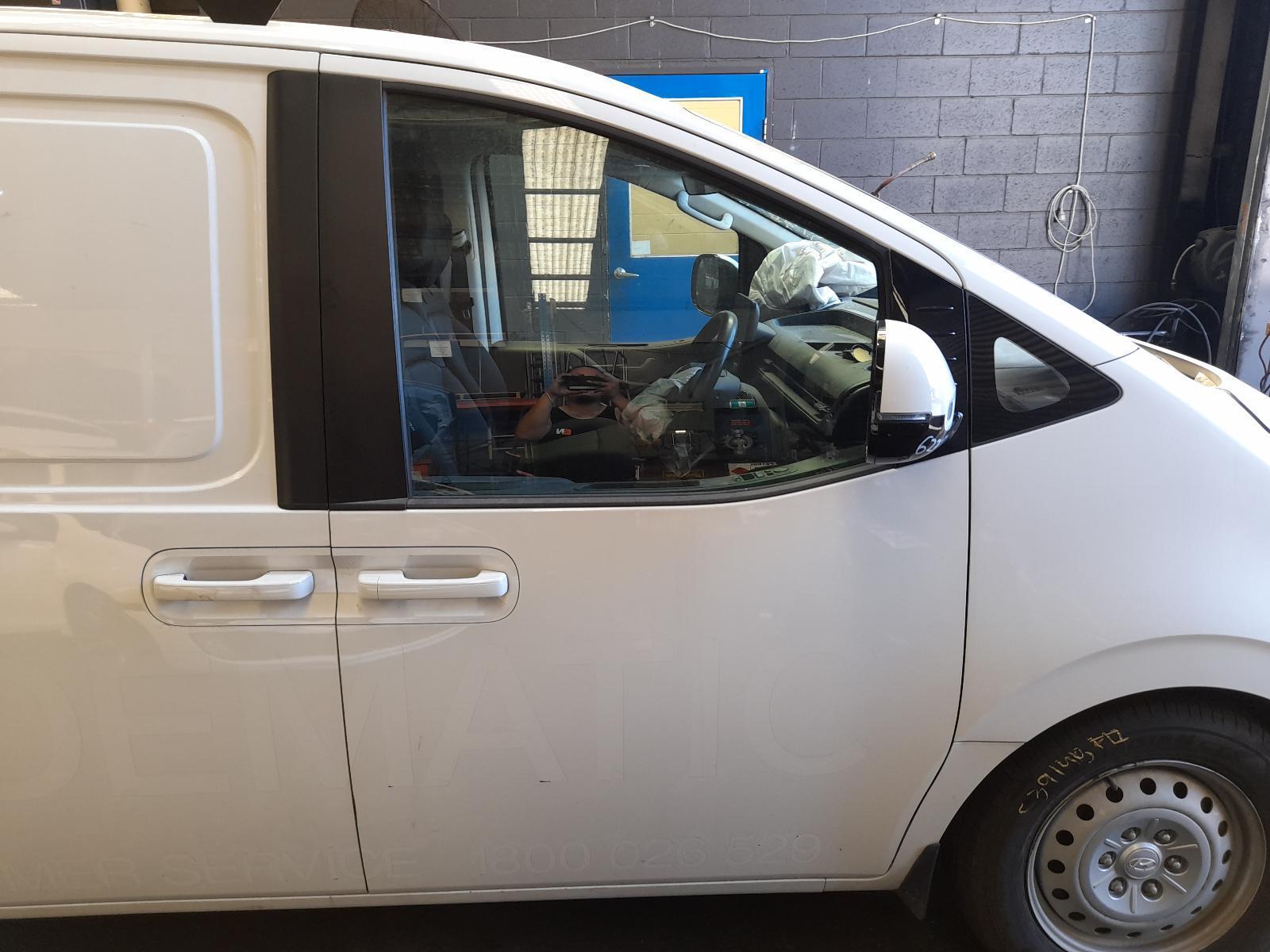 View Auto part Right Front Door Window Hyundai Staria 2023