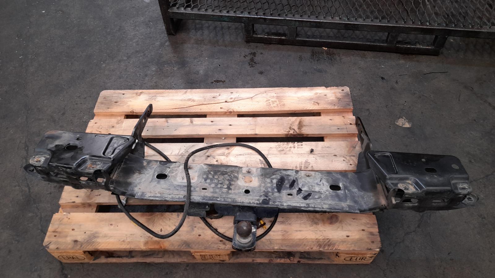 View Auto part Towbar Volkswagen Amarok 2019