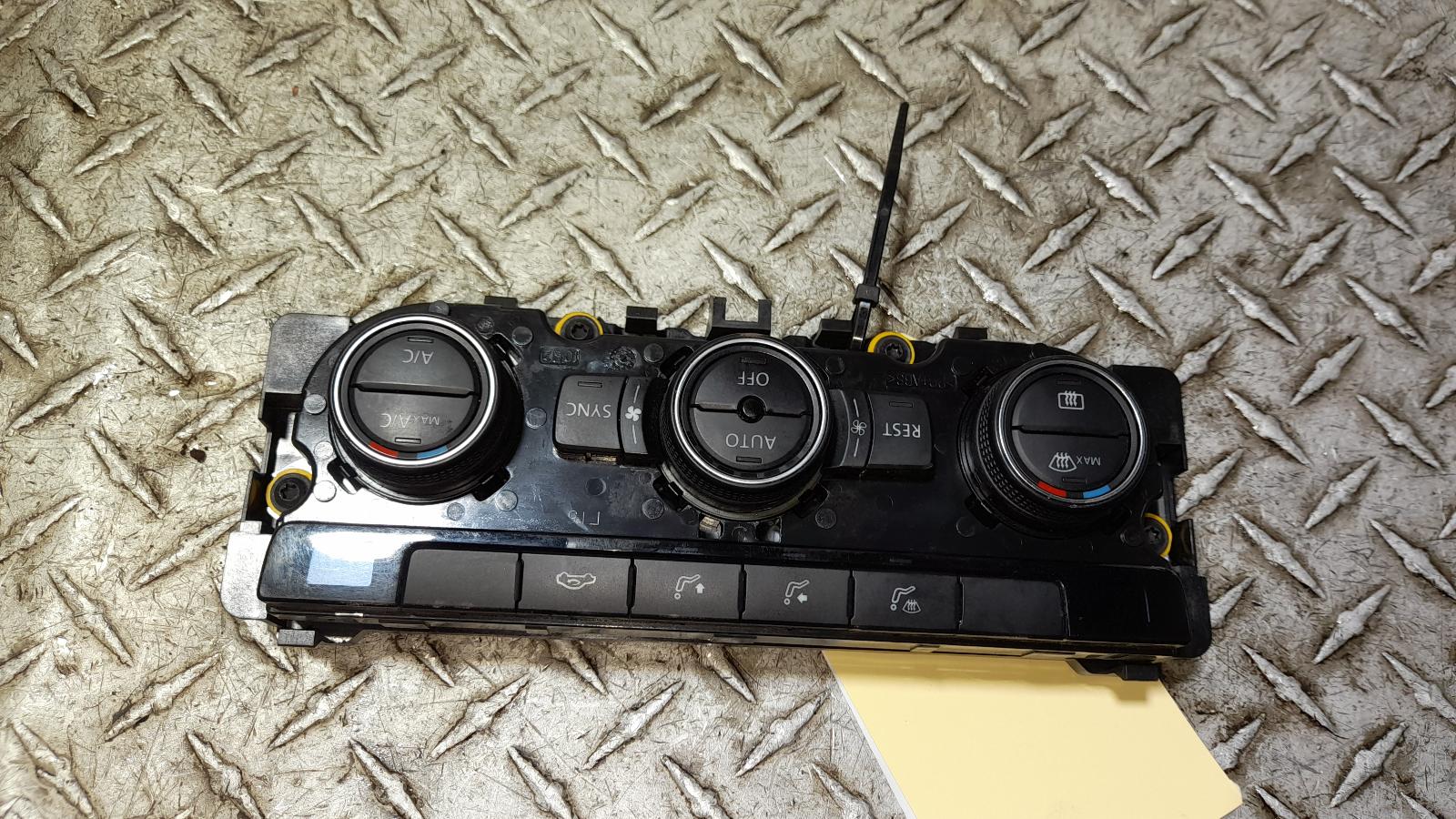 View Auto part Heater/Ac Controls Volkswagen Amarok 2019