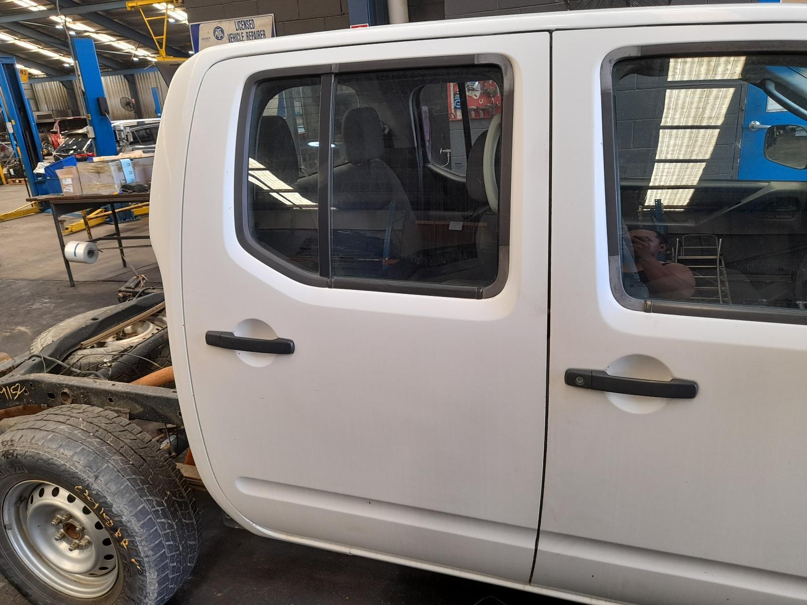 View Auto part Right Rear Wnd Reg/Motor Nissan Navara 2012