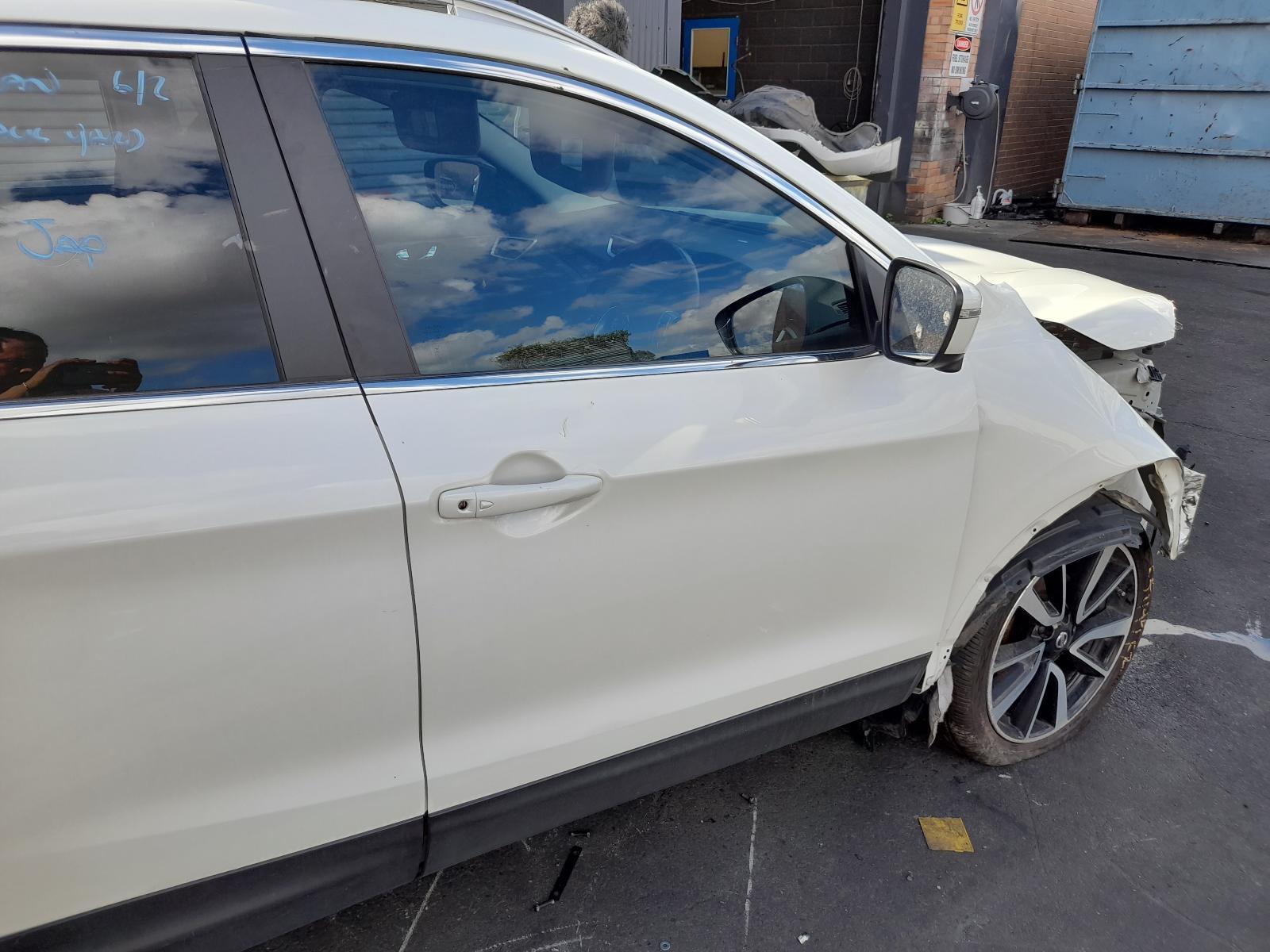 View Auto part Right Front Door Window Nissan Qashqai 2014