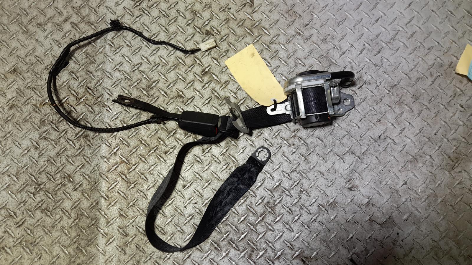 View Auto part Seatbelt/Stalk Toyota Camry 2017