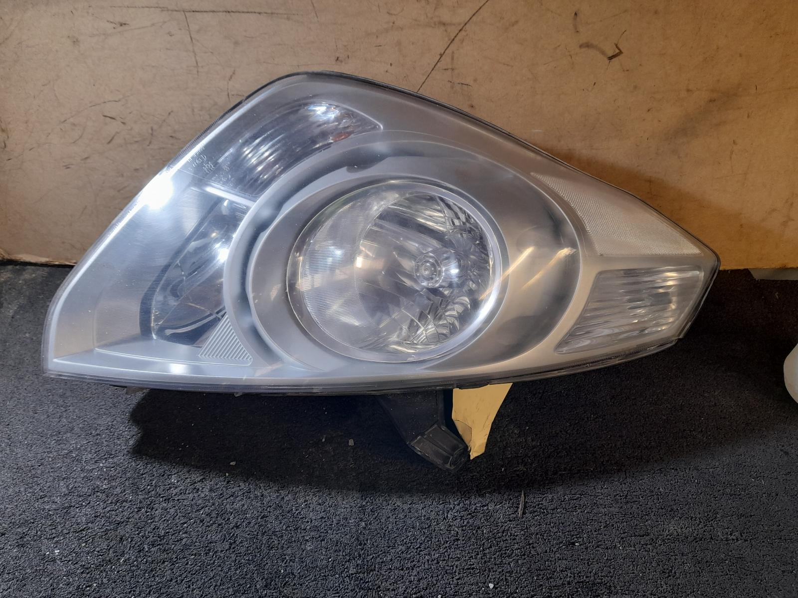 View Auto part Right Headlamp Hyundai Iload/imax 2012
