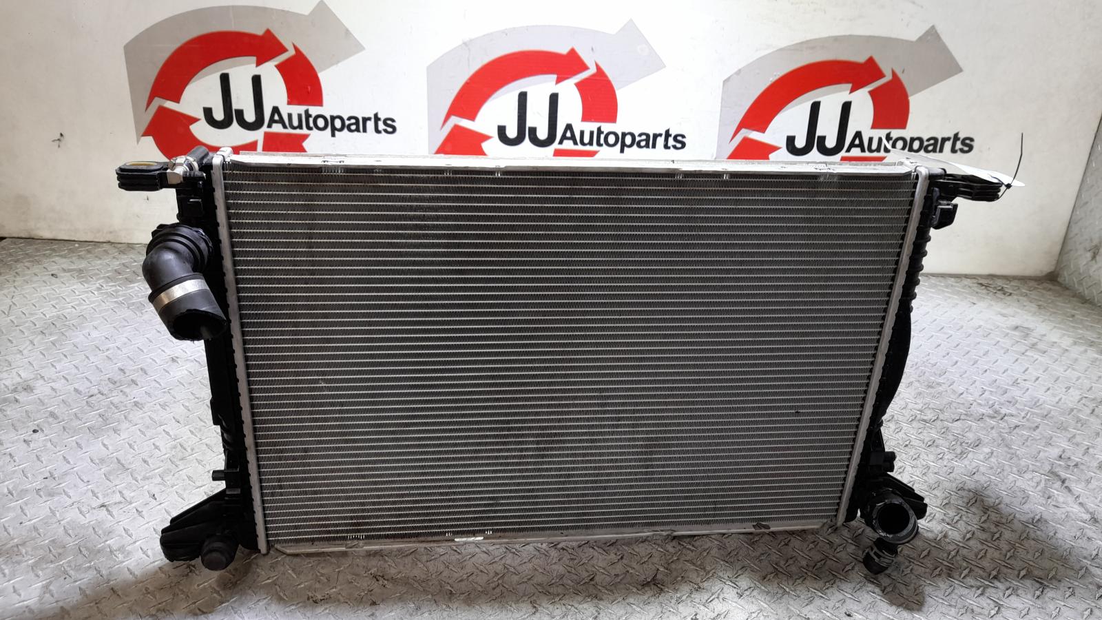 View Auto part Radiator Audi Q7 2016