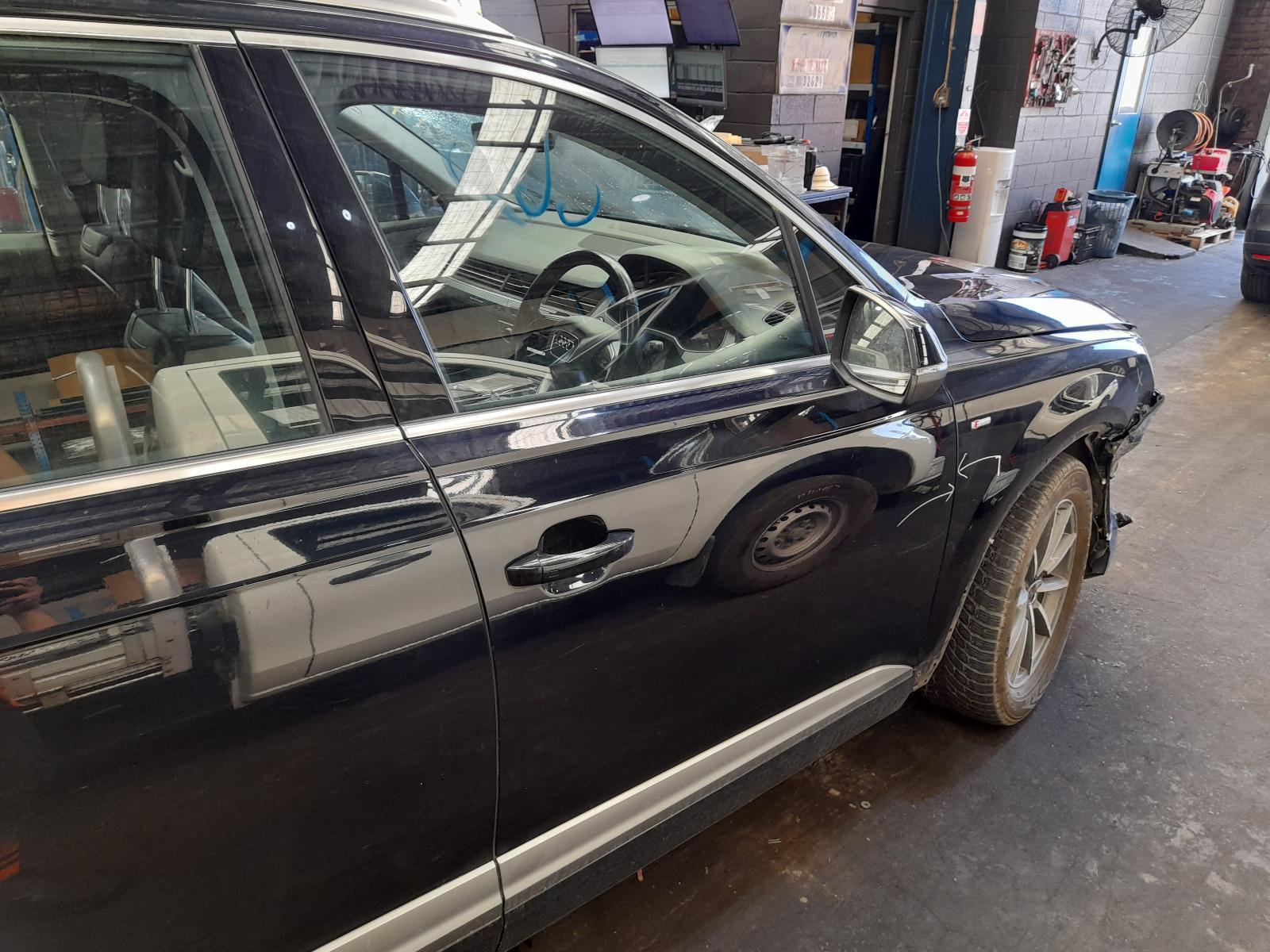 View Auto part Right Front Door Audi Q7 2016