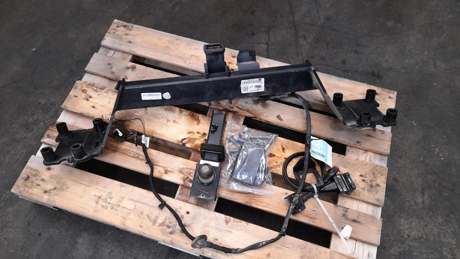 View Auto part Towbar Audi Q7 2016