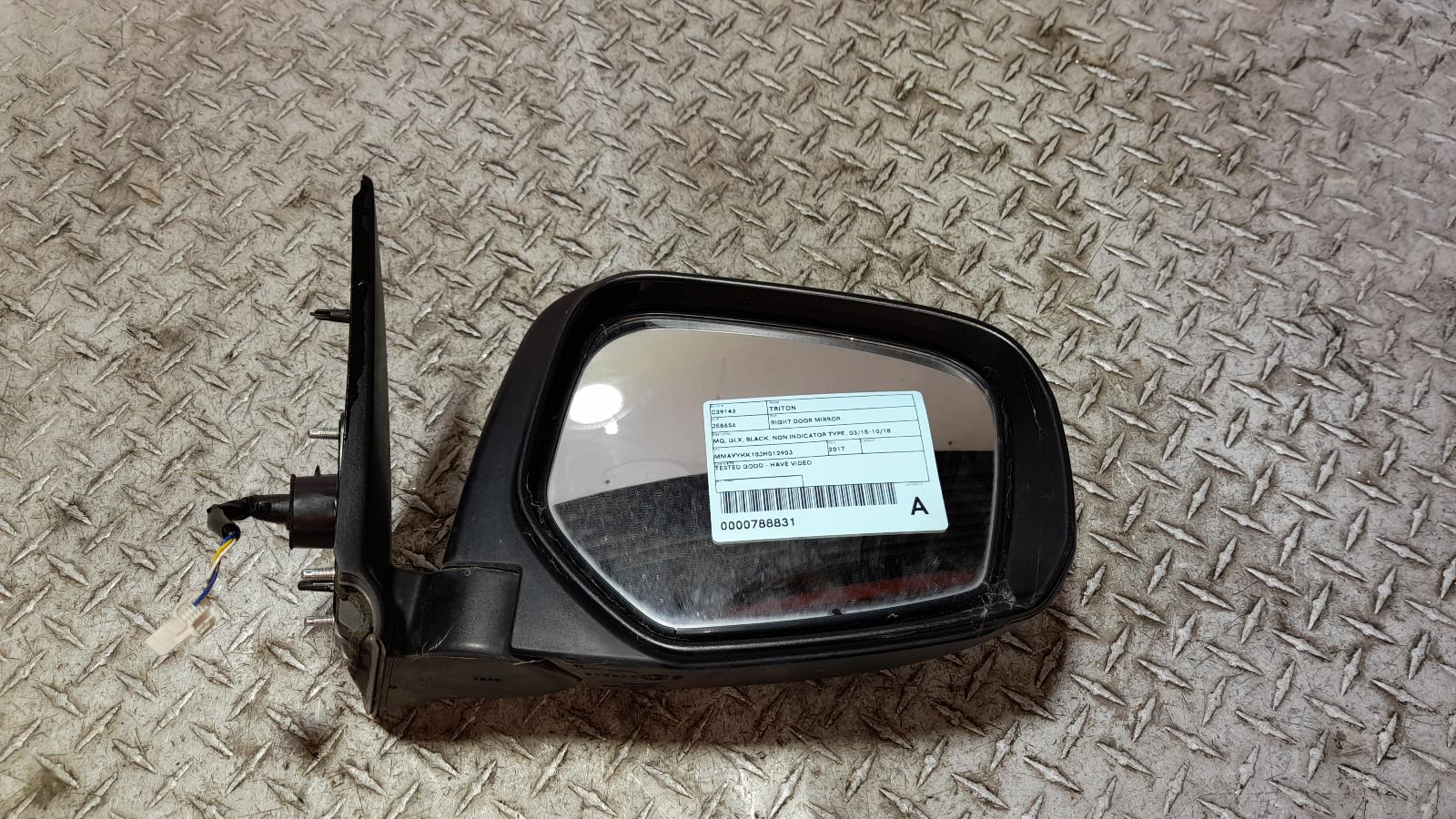 View Auto part Right Door Mirror Mitsubishi Triton 2017