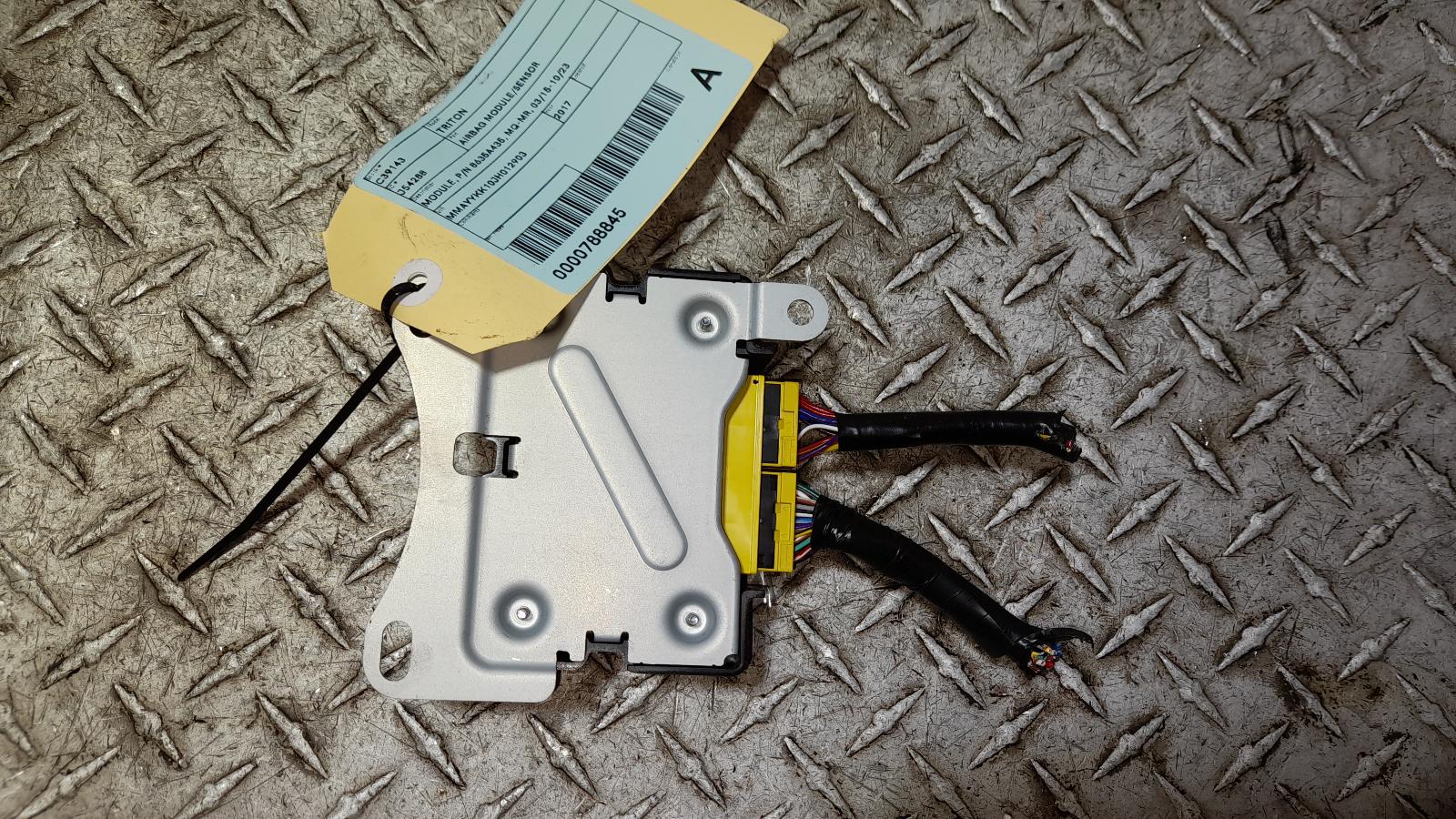 View Auto part Airbag Module/Sensor Mitsubishi Triton 2017