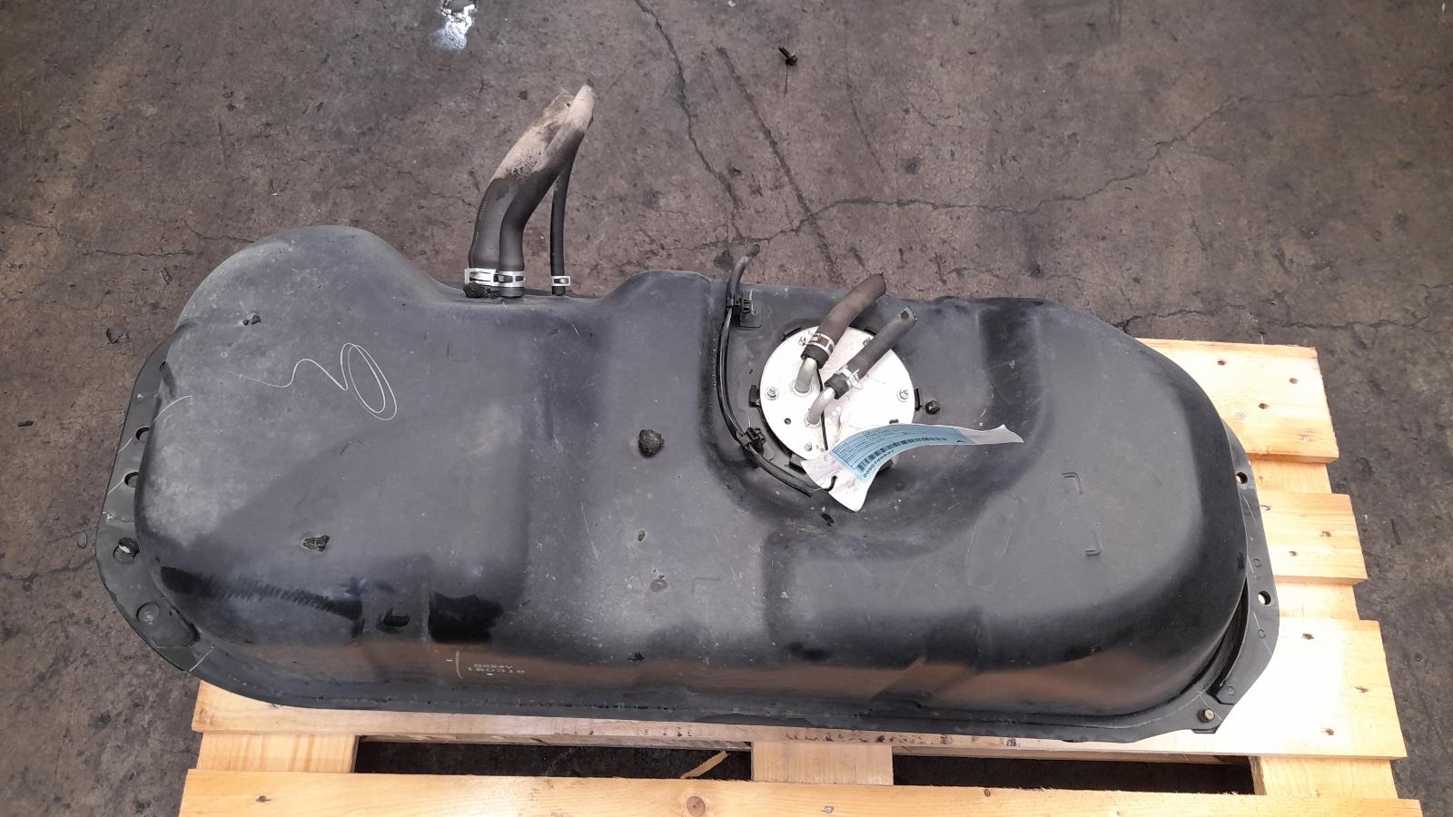 View Auto part Fuel Tank Mitsubishi Triton 2017