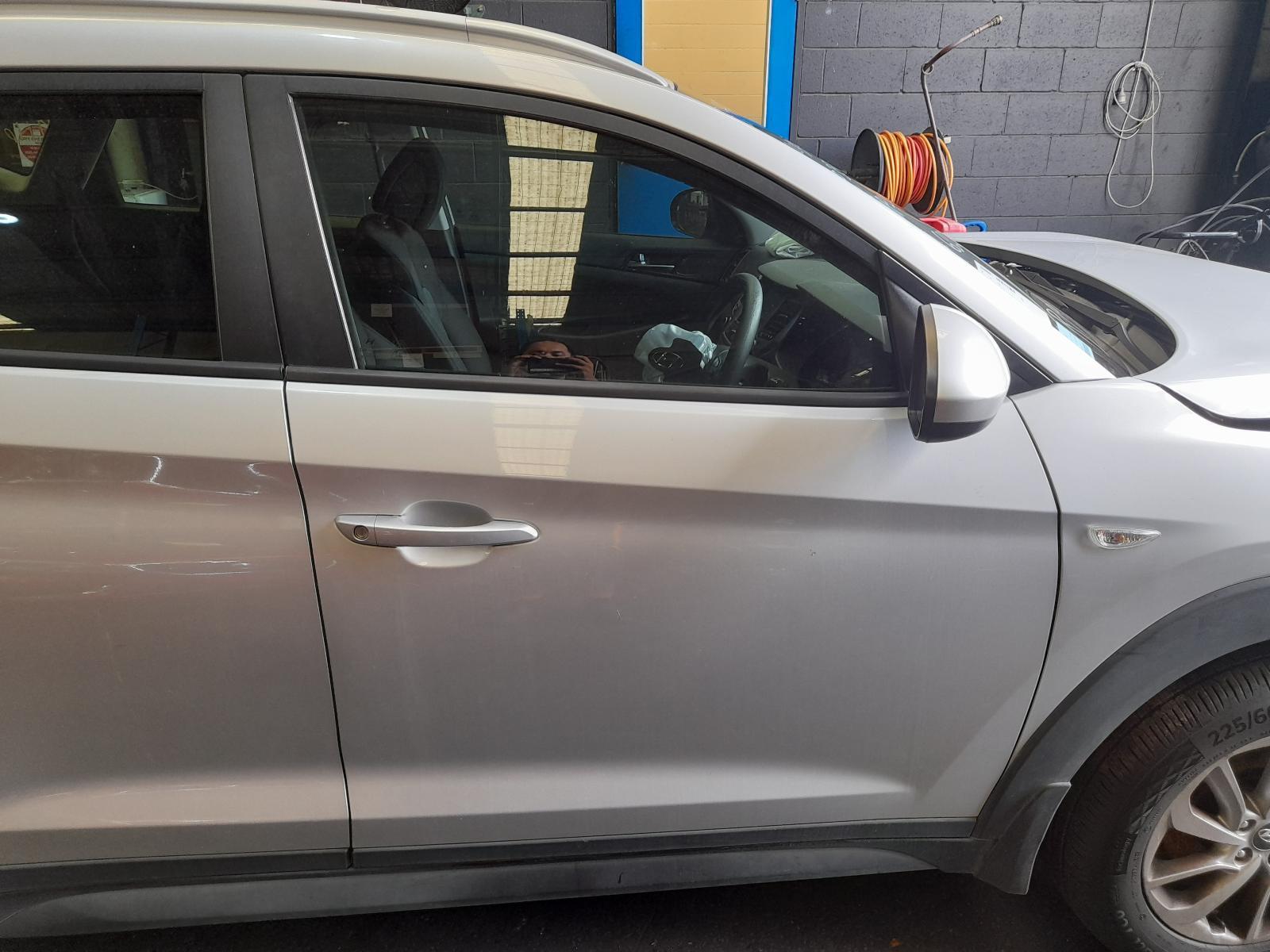 View Auto part Right Front Door Hyundai Tucson 2015