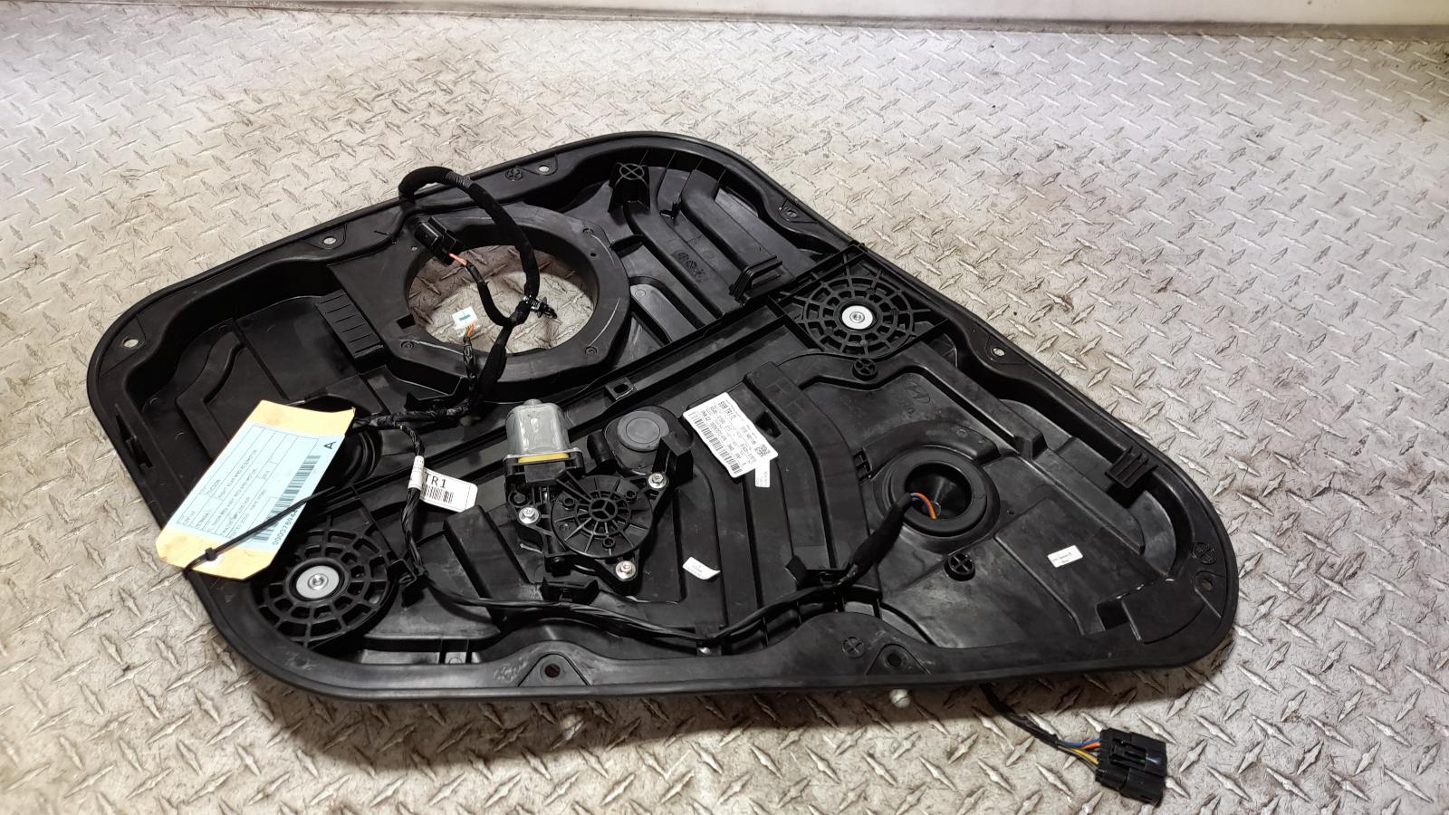 View Auto part Right Rear Wnd Reg/Motor Hyundai Tucson 2015