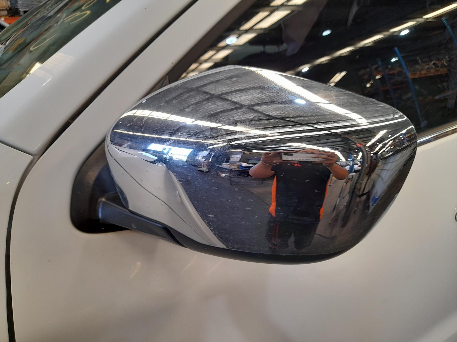 View Auto part Left Door Mirror Nissan Navara 2016