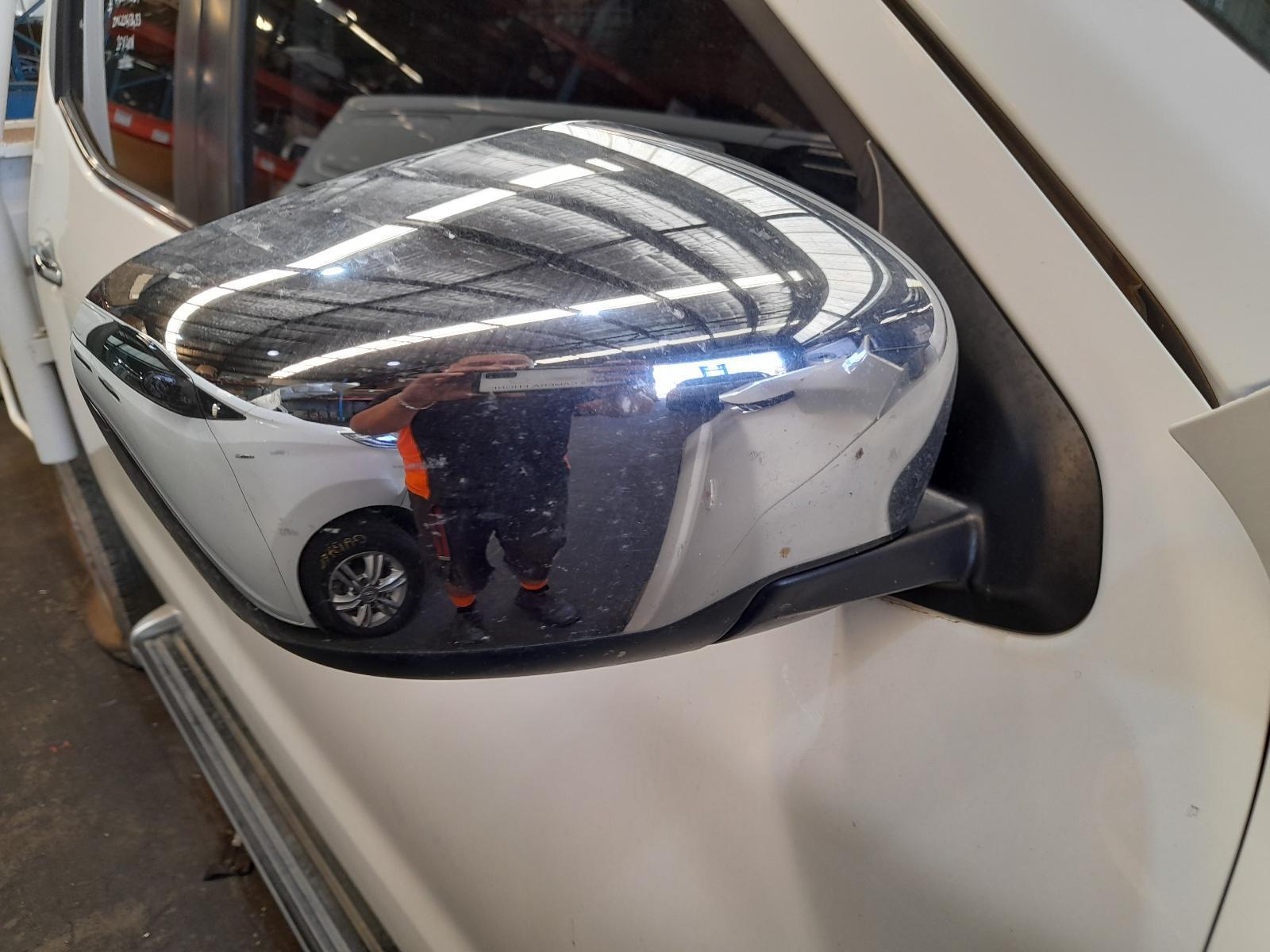 View Auto part Right Door Mirror Nissan Navara 2016