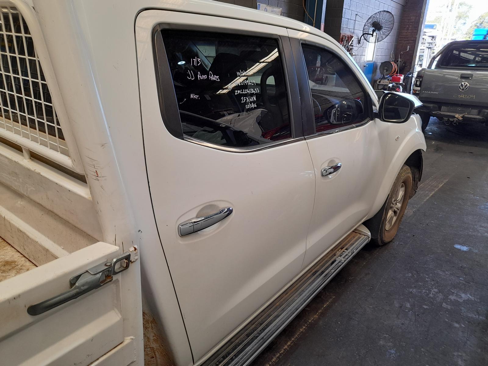 View Auto part Right Rear Wnd Reg/Motor Nissan Navara 2016