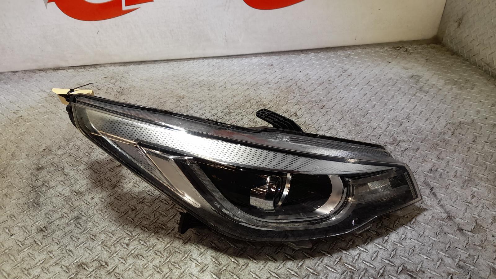View Auto part Right Headlamp Mg Mg3 2019
